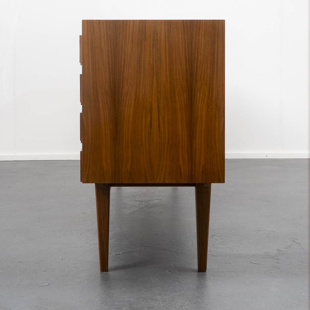 Enfilade années 60, bois de noyer, restaurée, 200cm