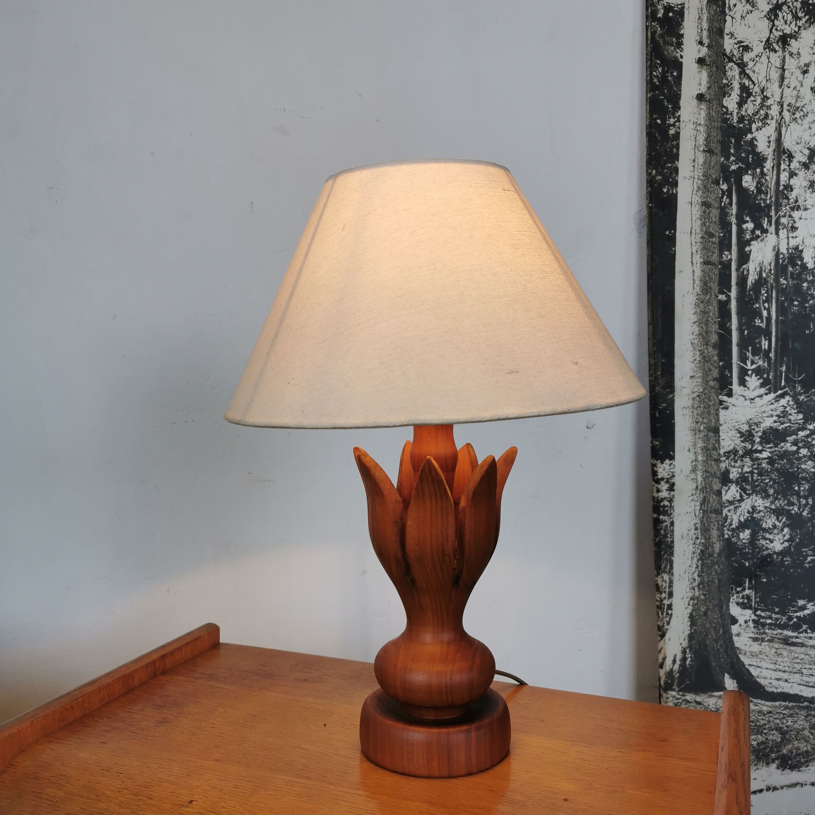 Wooden table lamp in the shape of a flower