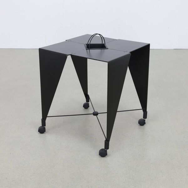 Table d'appoint sur roulettes Harlequin Errebi Italie, années 80 style Memphis