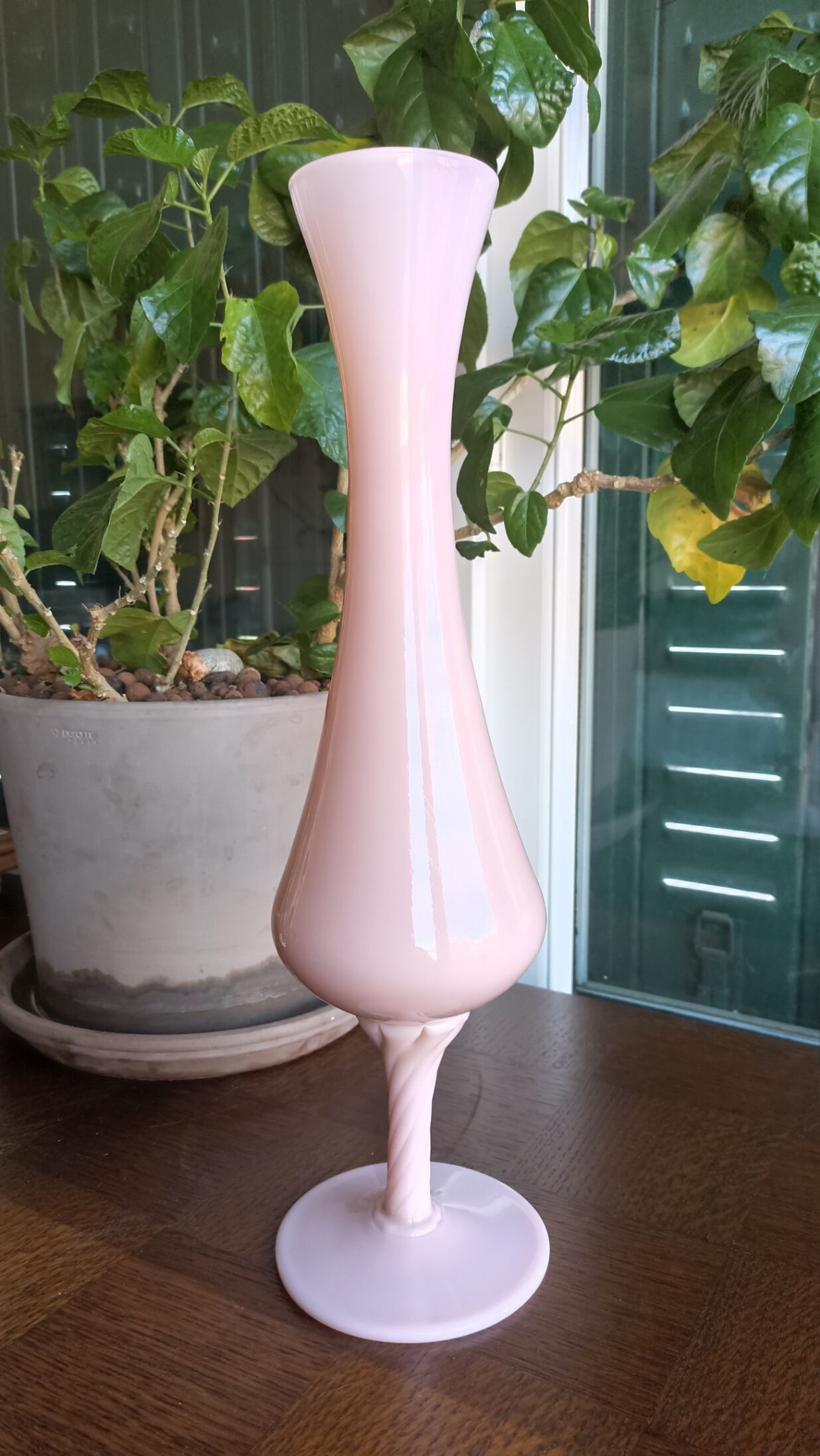 44 cm opaline vase - Pink "nymph's thigh" - 70s
