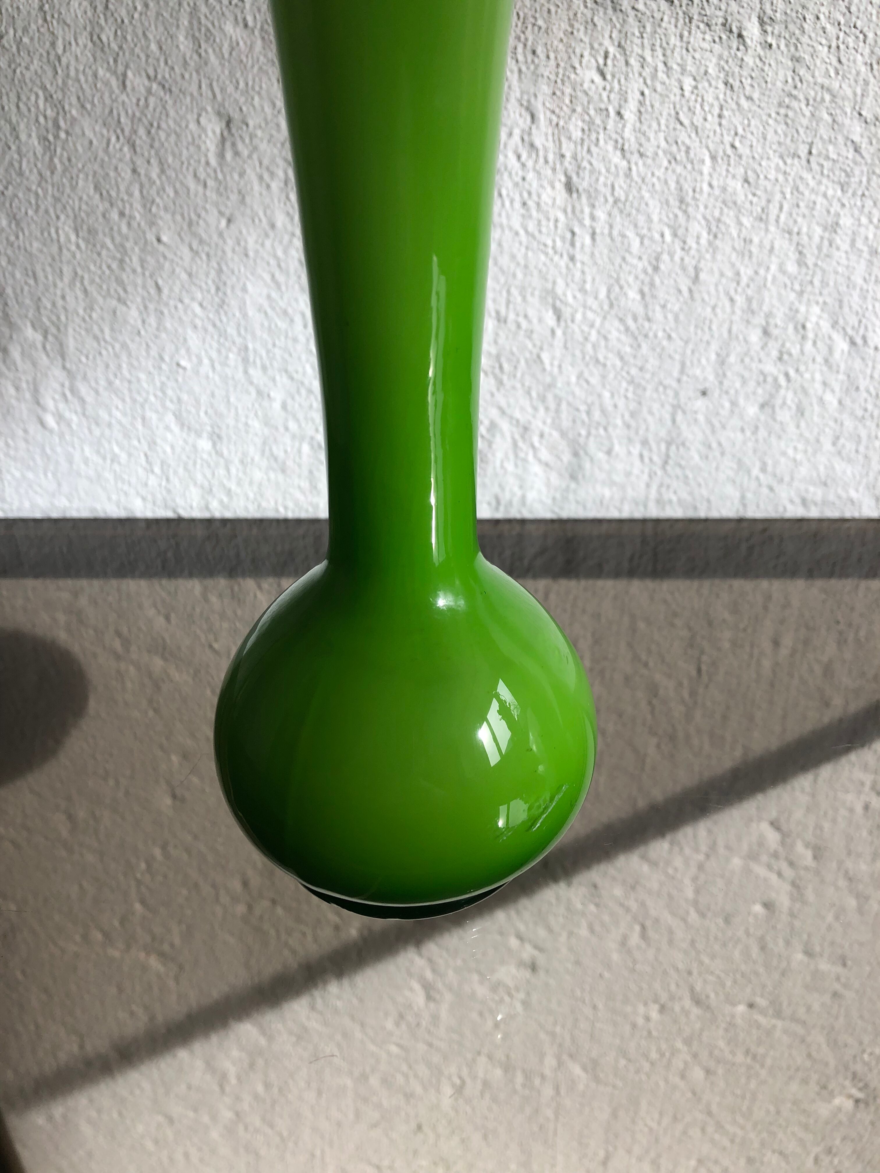 Vase opaline vintage vert