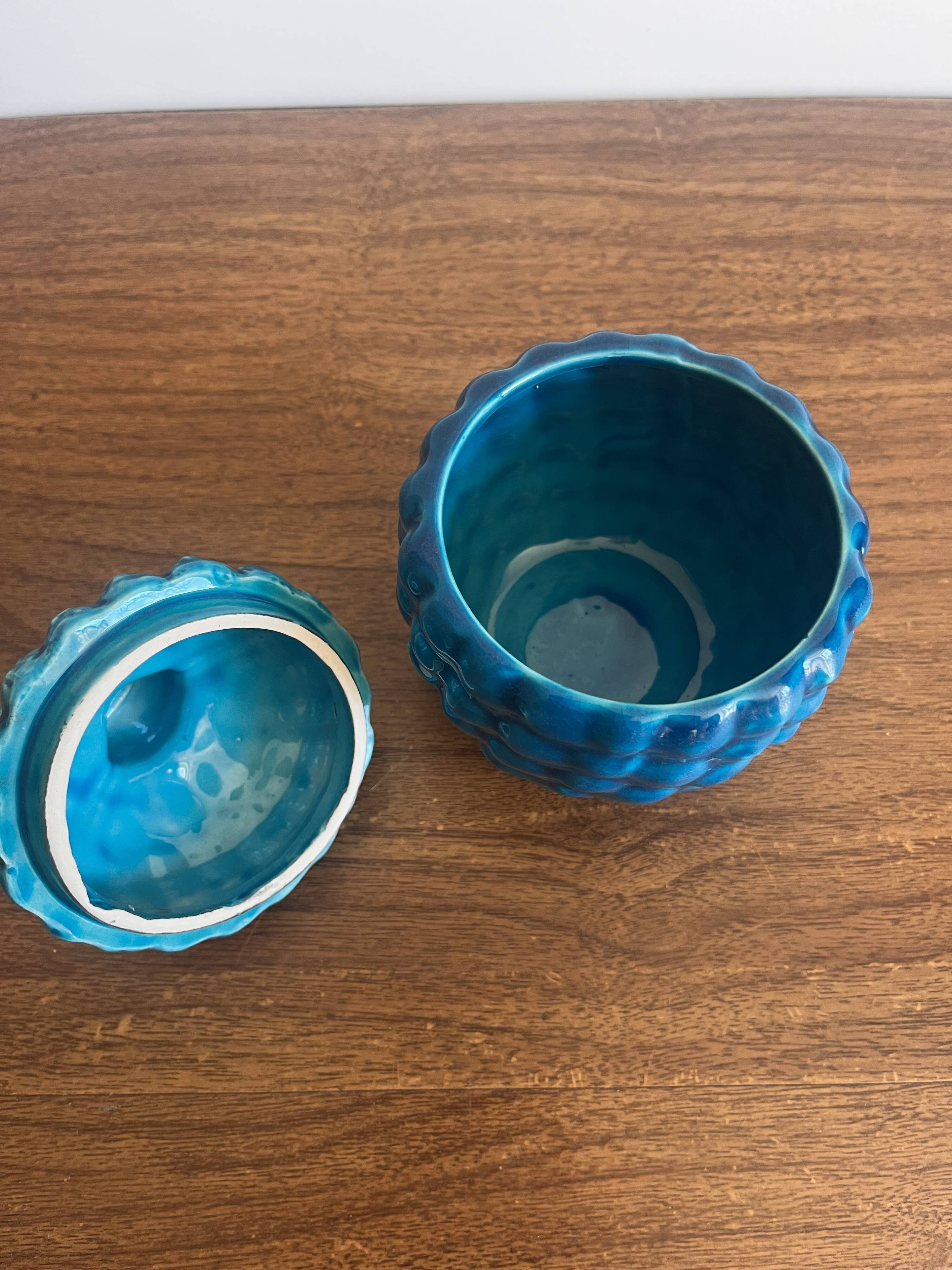 Covered ceramic pot