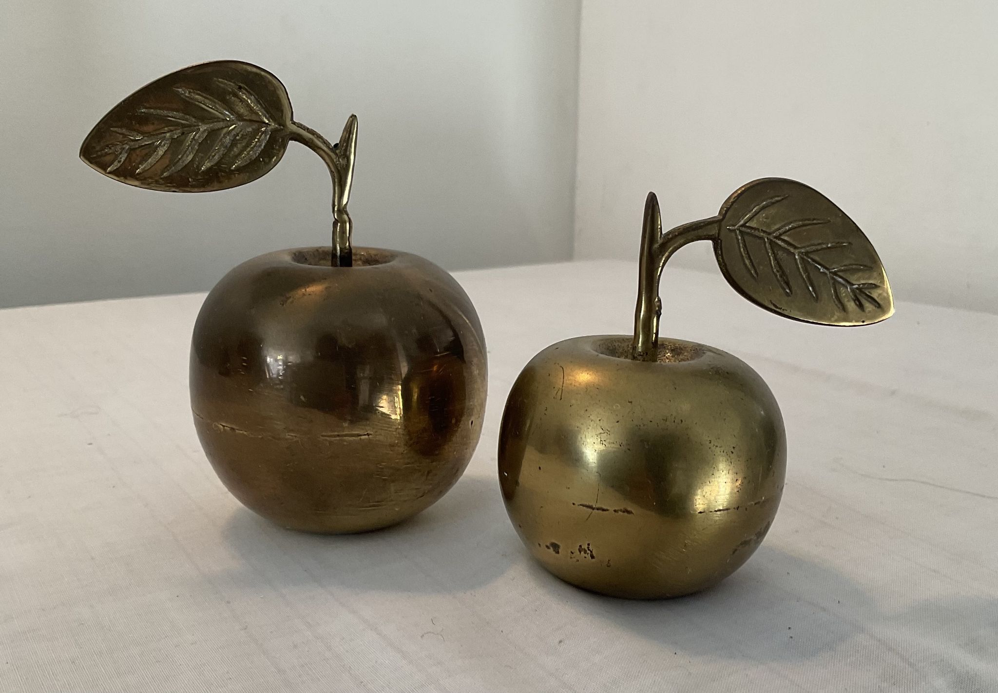 Duo of bronze apples vintage paperpress from the 60s-70s