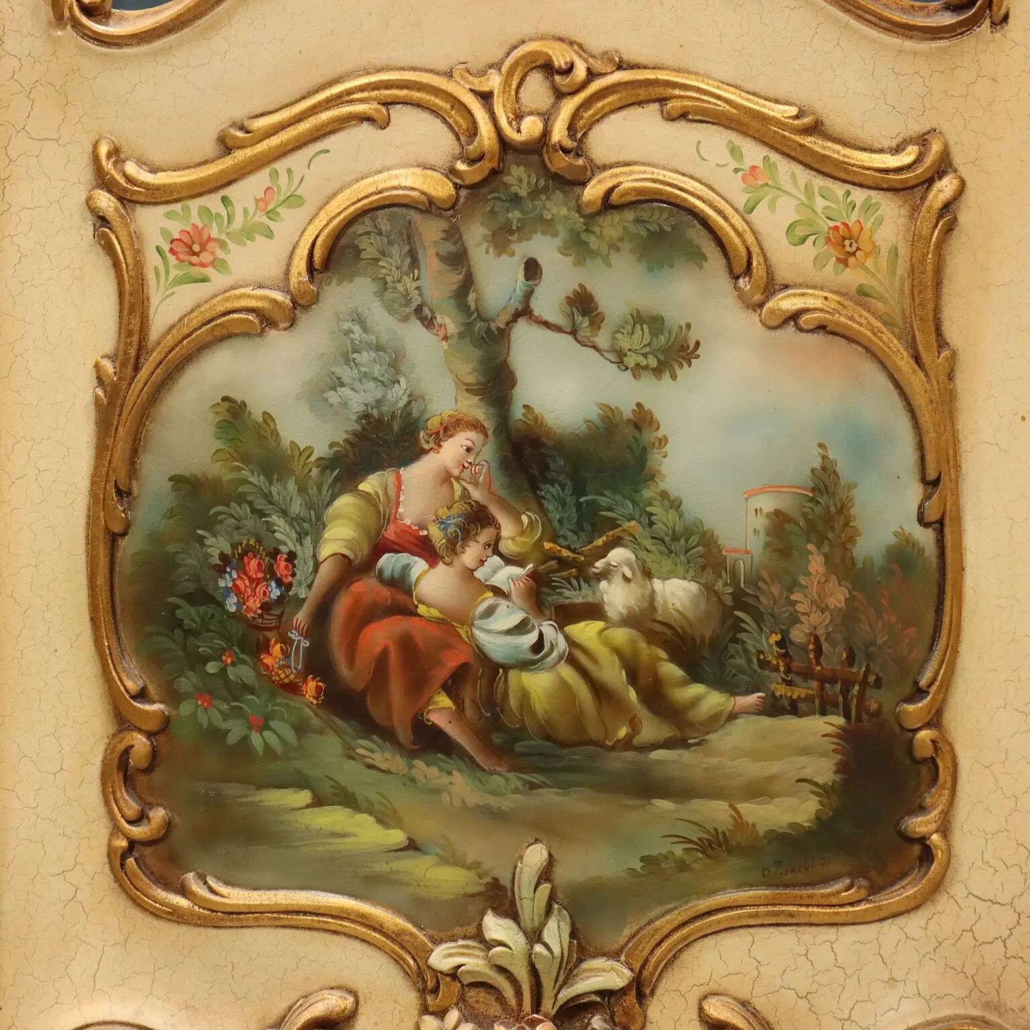 Vitrine d’angle ancienne style baroque en bois laqué, XXe siècle