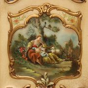 Vitrine d’angle ancienne style baroque en bois laqué, XXe siècle