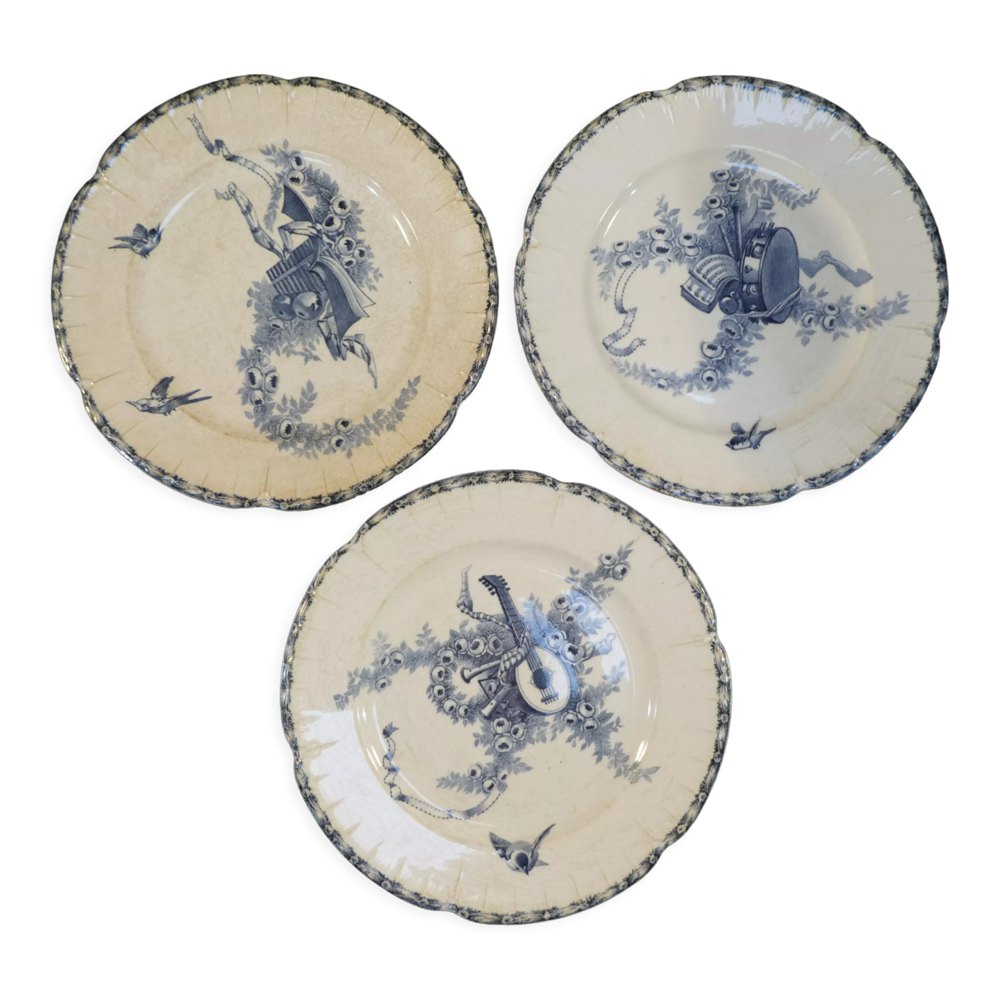 3 assiettes plates en faience e.bourgeois Paris
