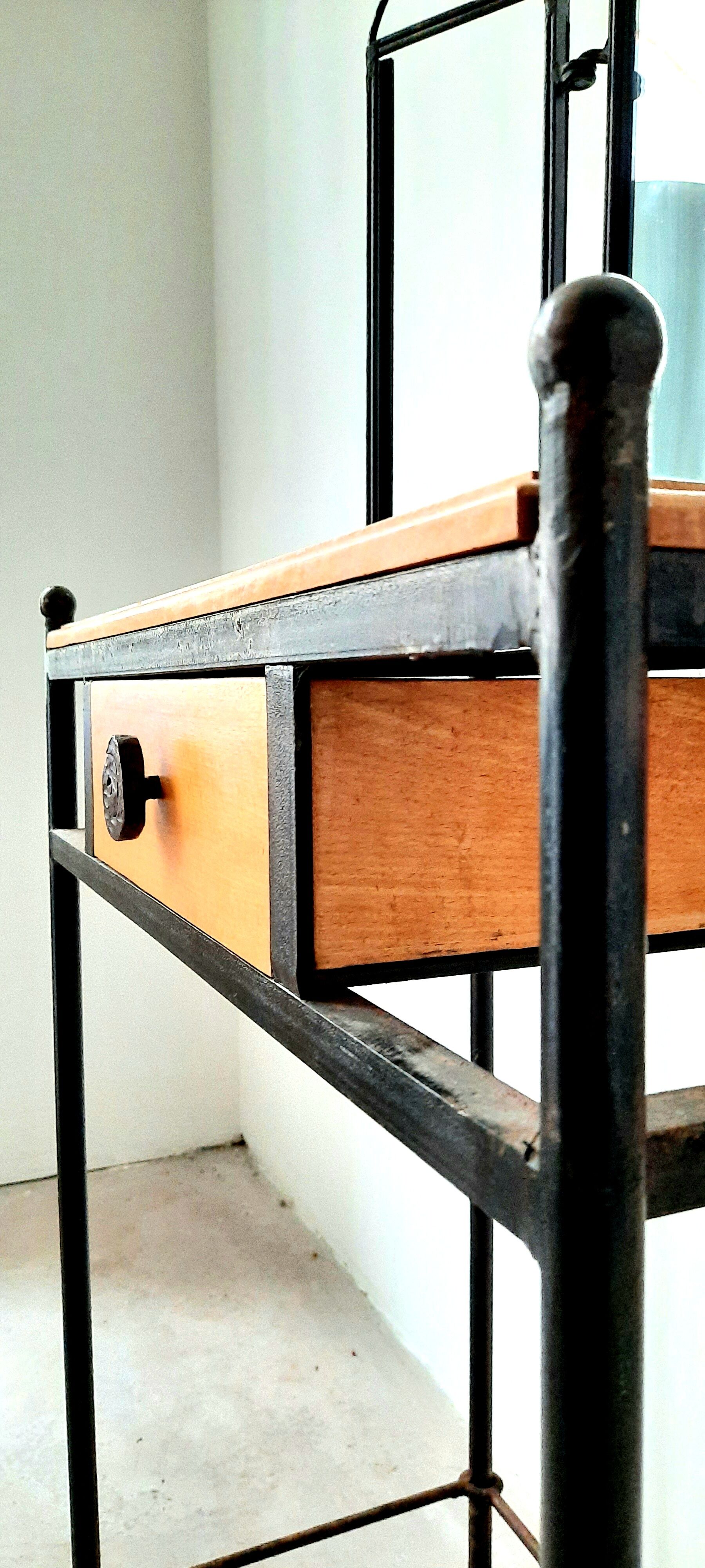 Brutalist hairdresser in wood and wrought iron