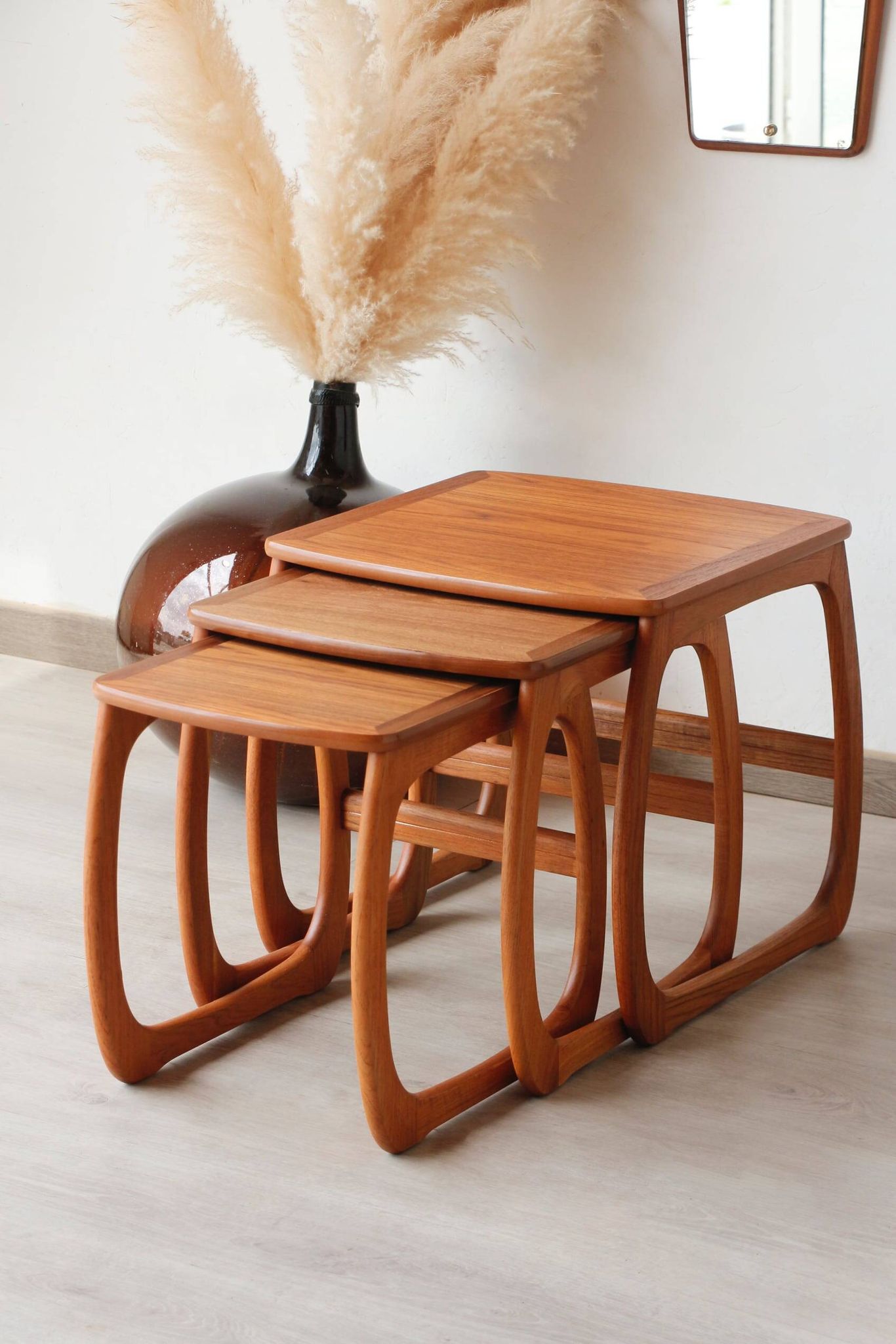 Tables gigognes en teck éditées par Nathan, années 60
