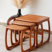 Tables gigognes en teck éditées par Nathan, années 60