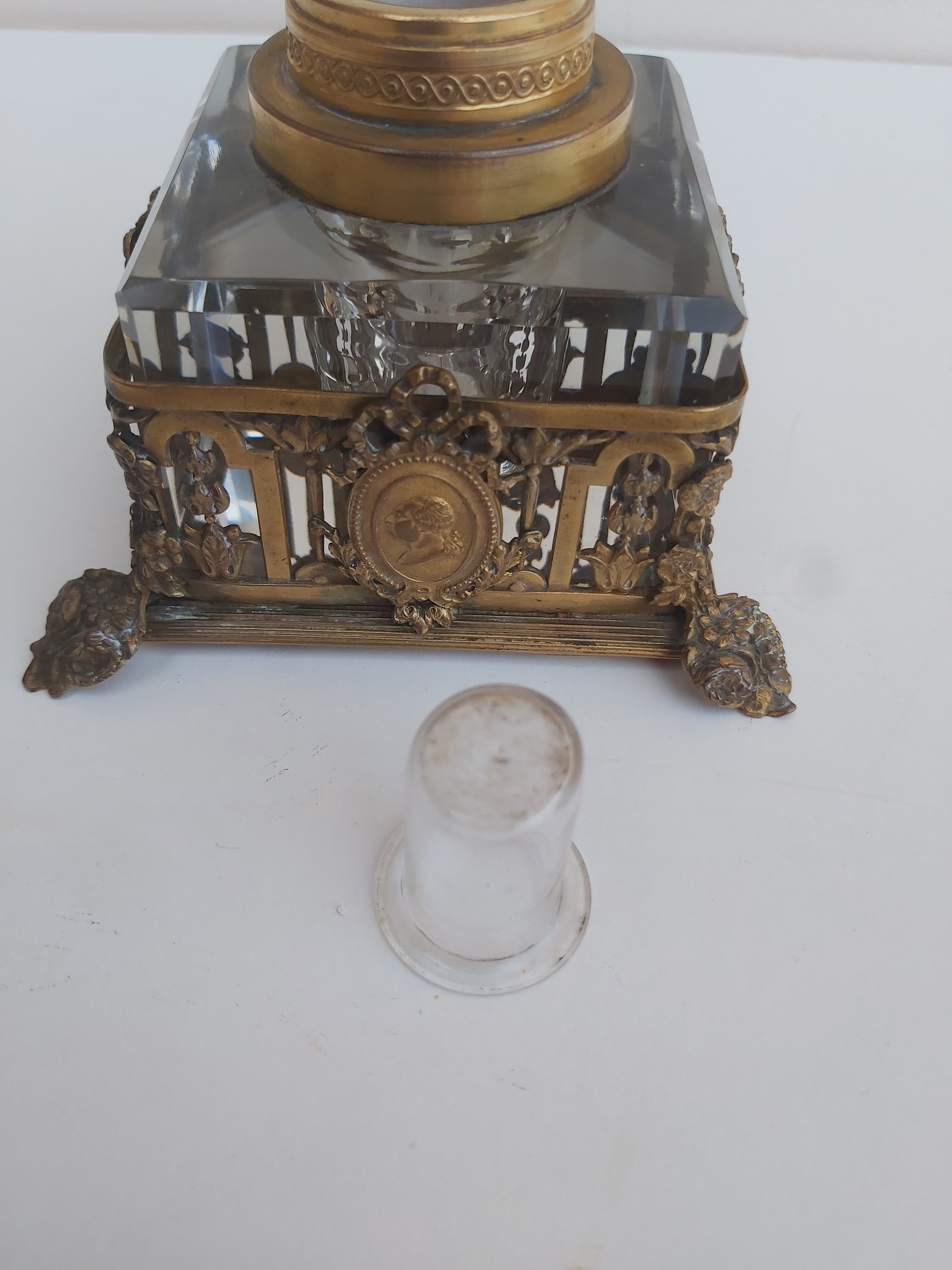 Bronze and crystal inkwell nineteenth Louis XVI and Marie-Antoinette medallion