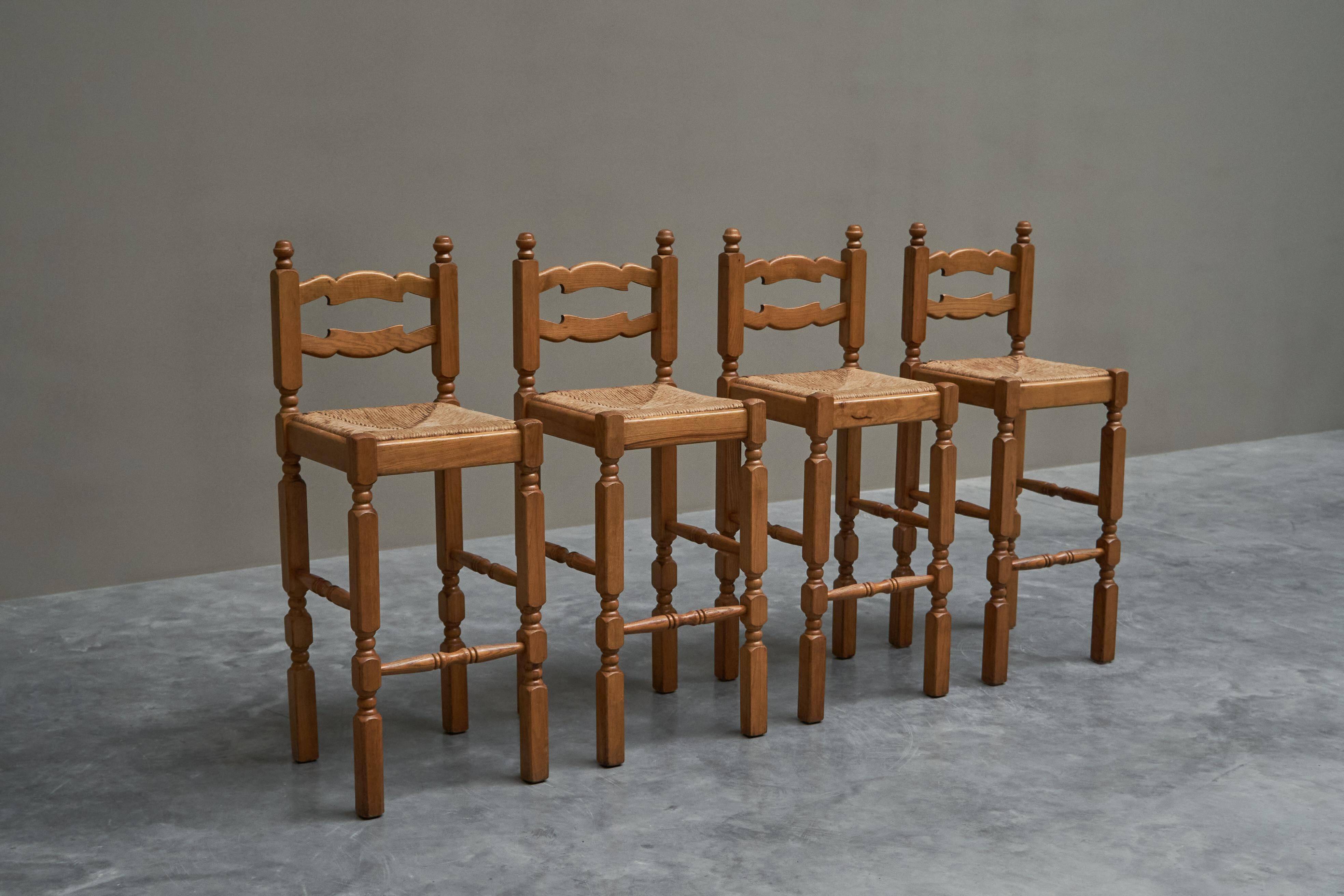 Set of 4 Razorblade bar stools in solid oak, 1960s.