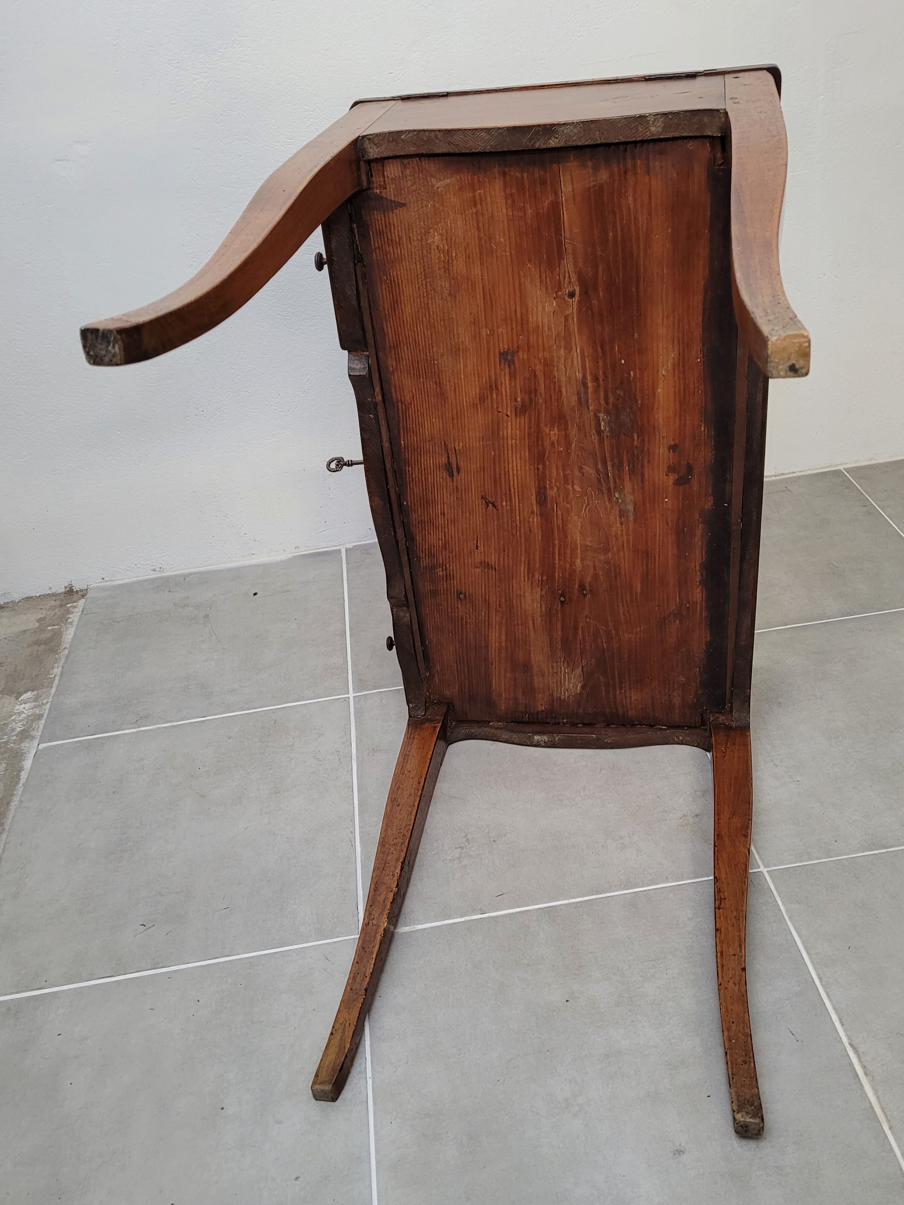 Dressing table