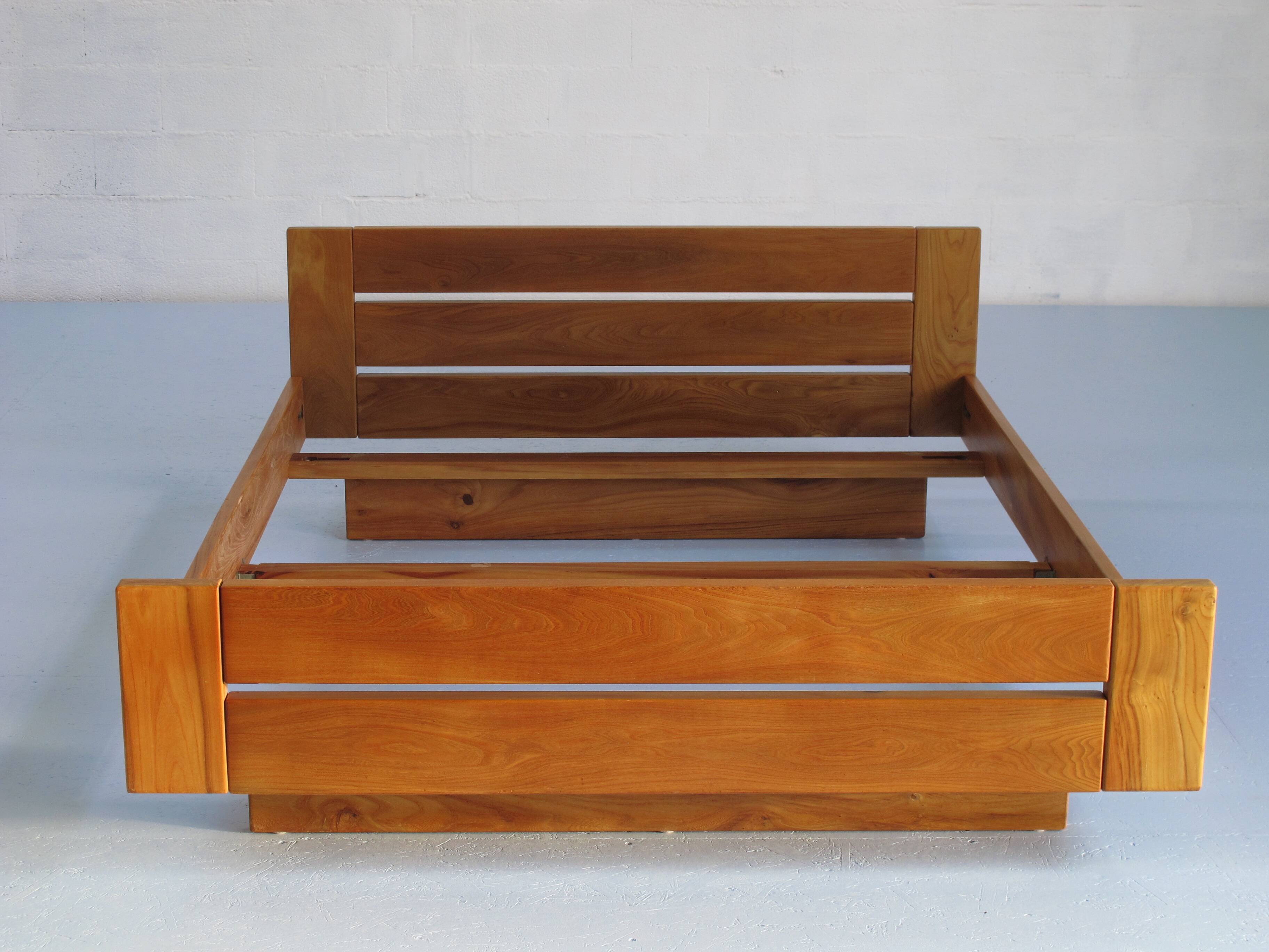 Regain solid elm bed
