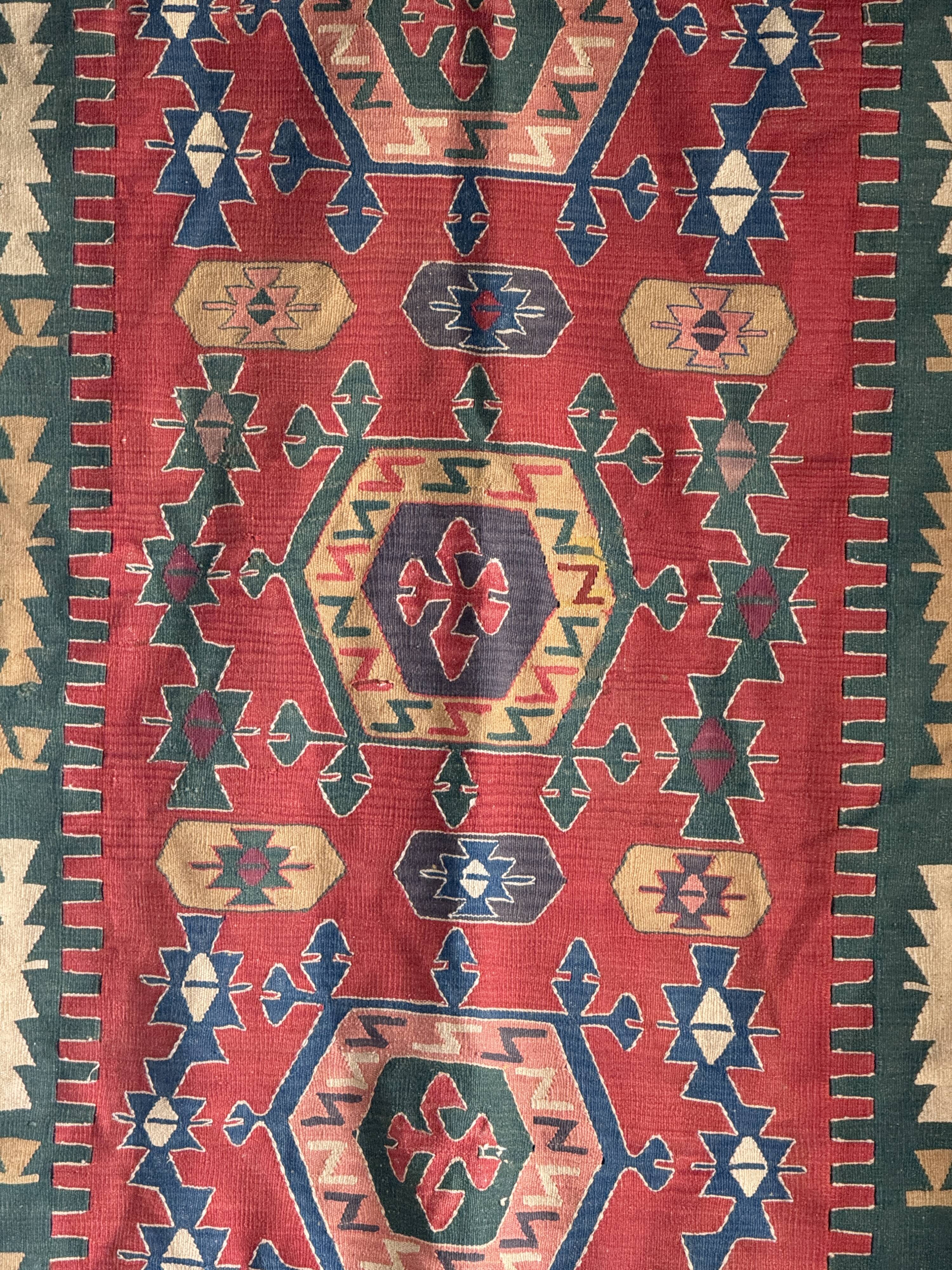 Large Turkish rug with a dominant red colour 231x170.