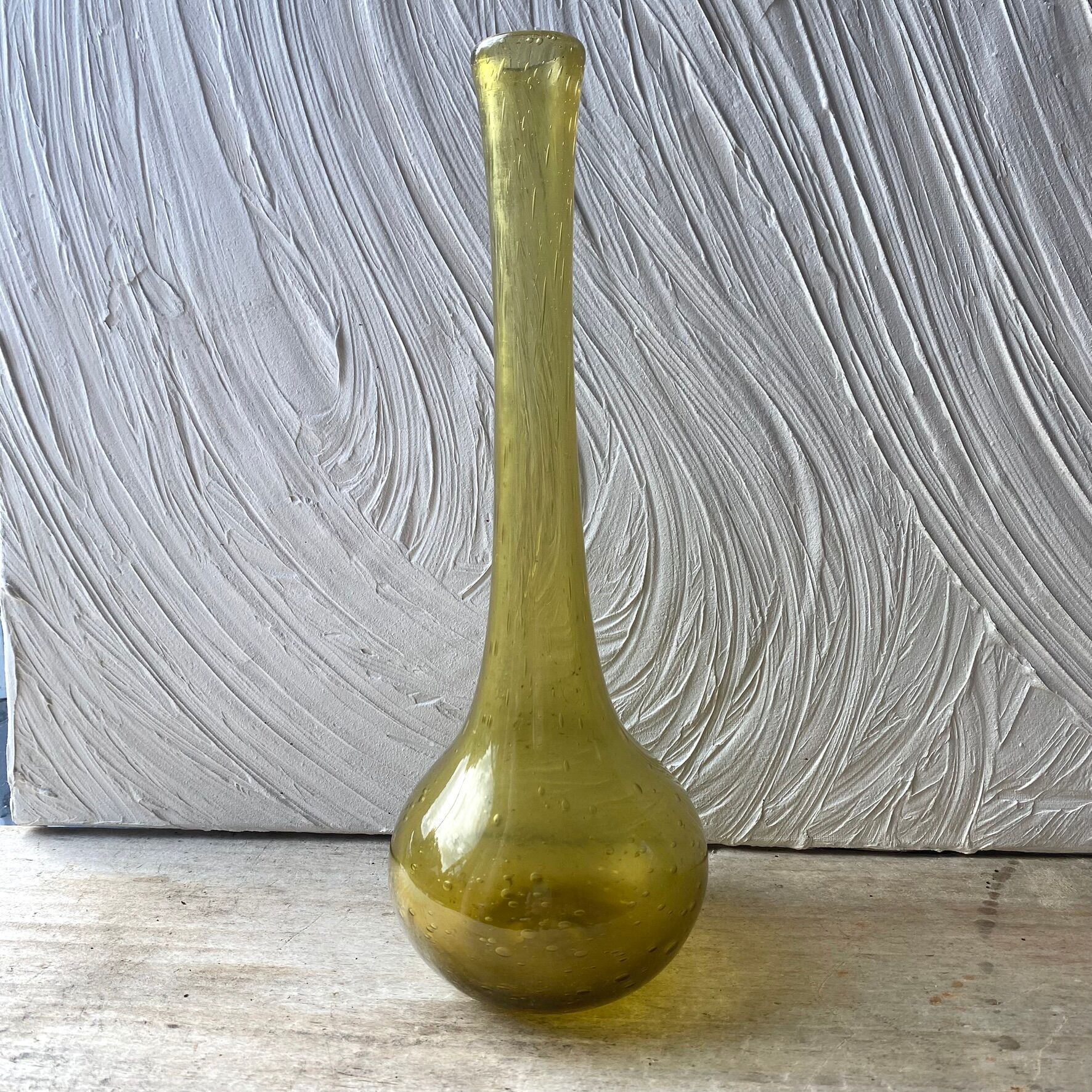 Bubble-blown glass solo flower vase
