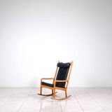 Chaise à bascule en hêtre et cuir par Hans Olsen pour Juul Kristensen