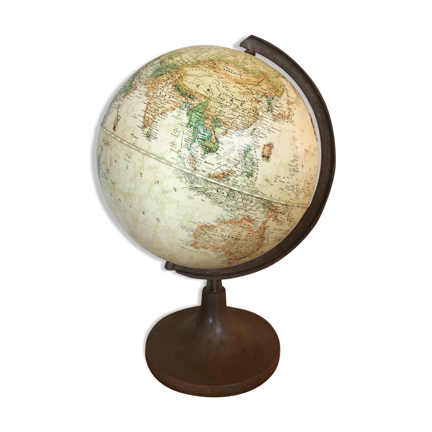 Vintage luminous globe