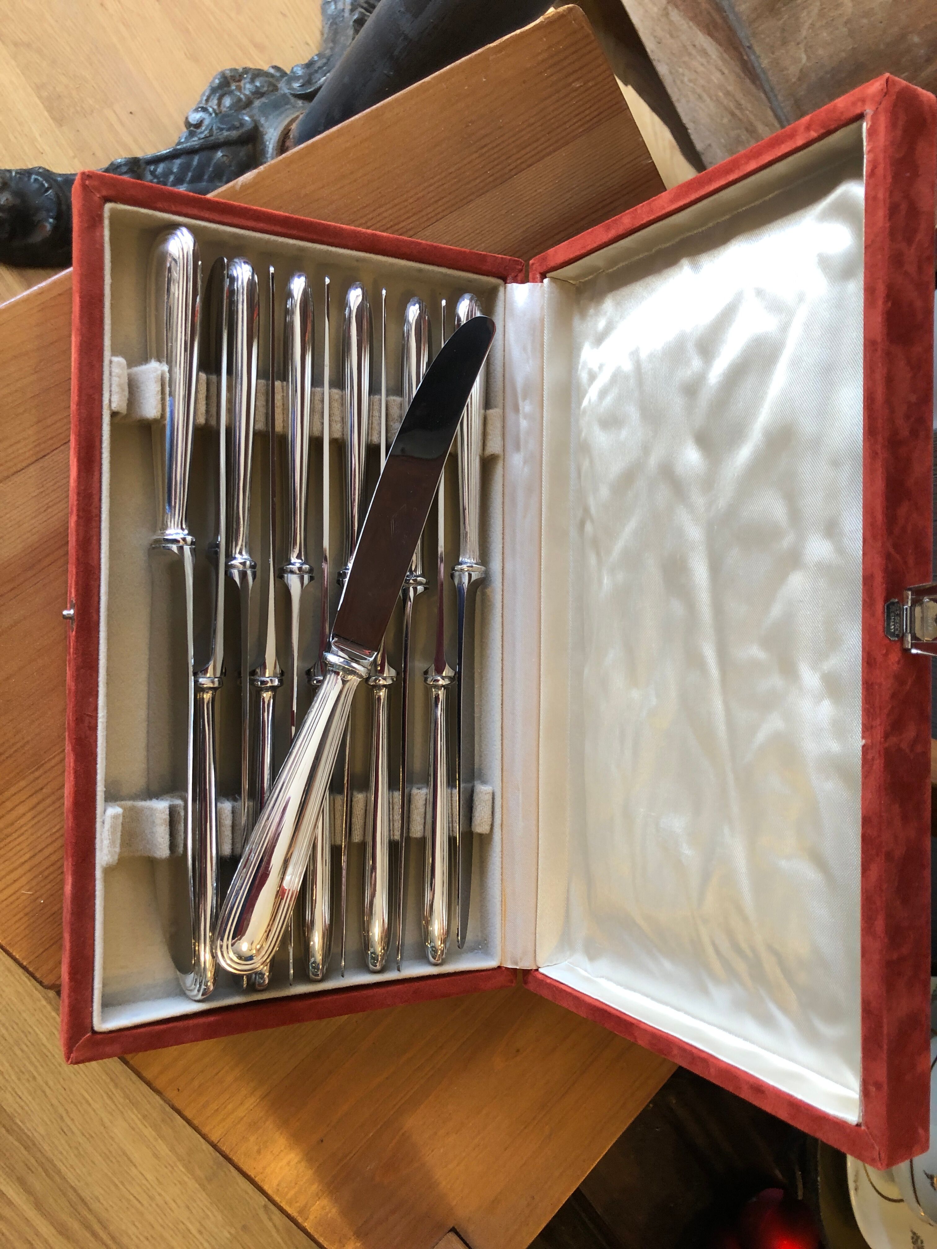 12 silverware knives