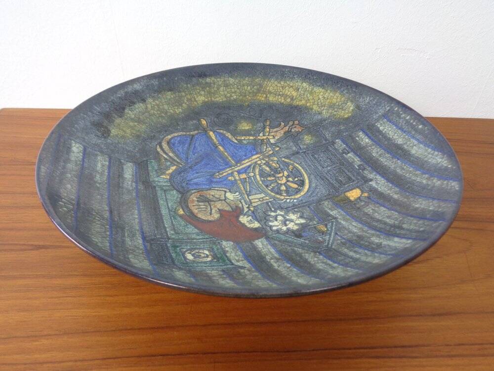 Large Danish studio ceramic bowl by Marianne Starck for Michael Andersen, Denmark, 1960s.
