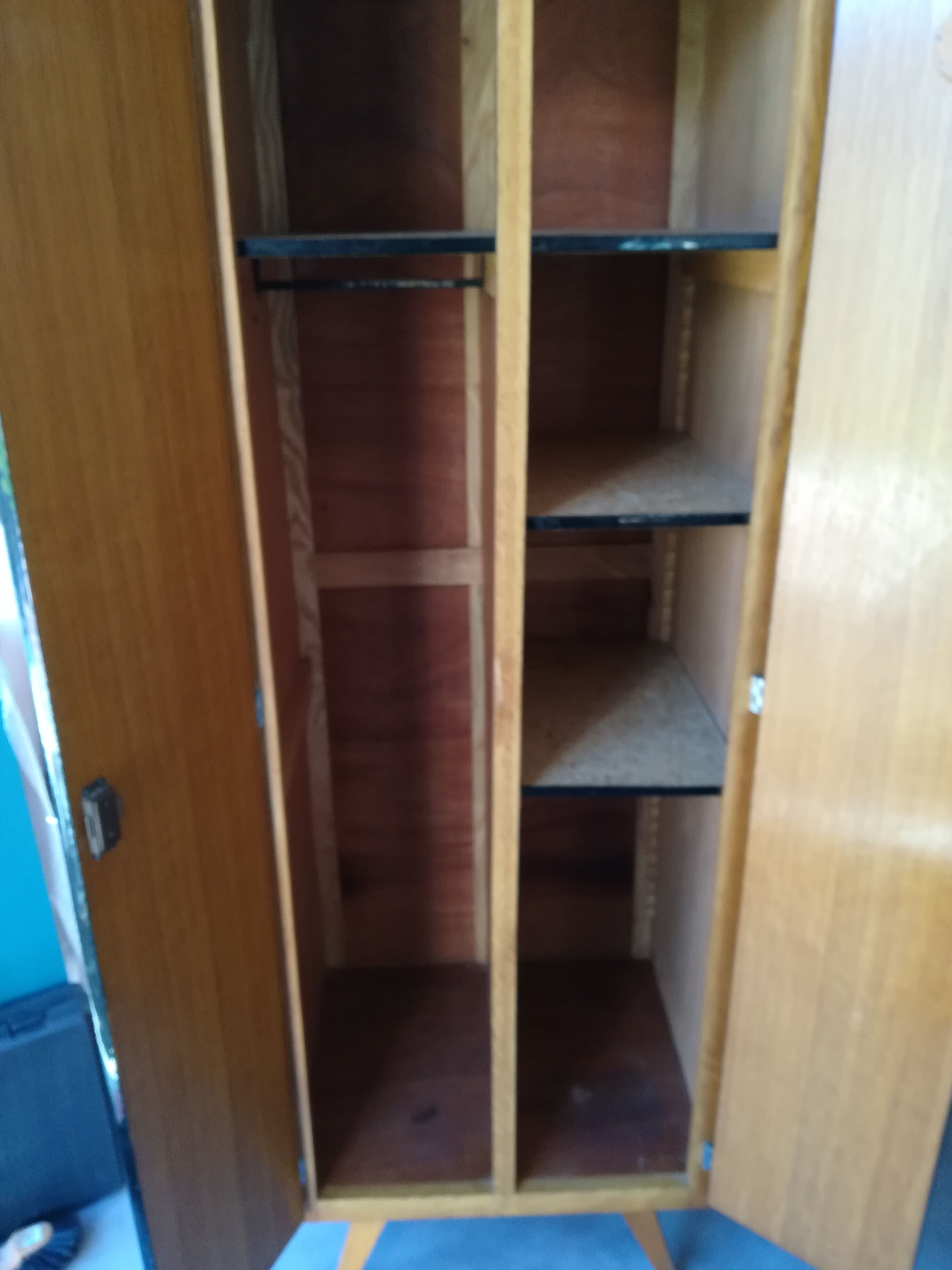 Vestiaire d'internat vintage pieds compas