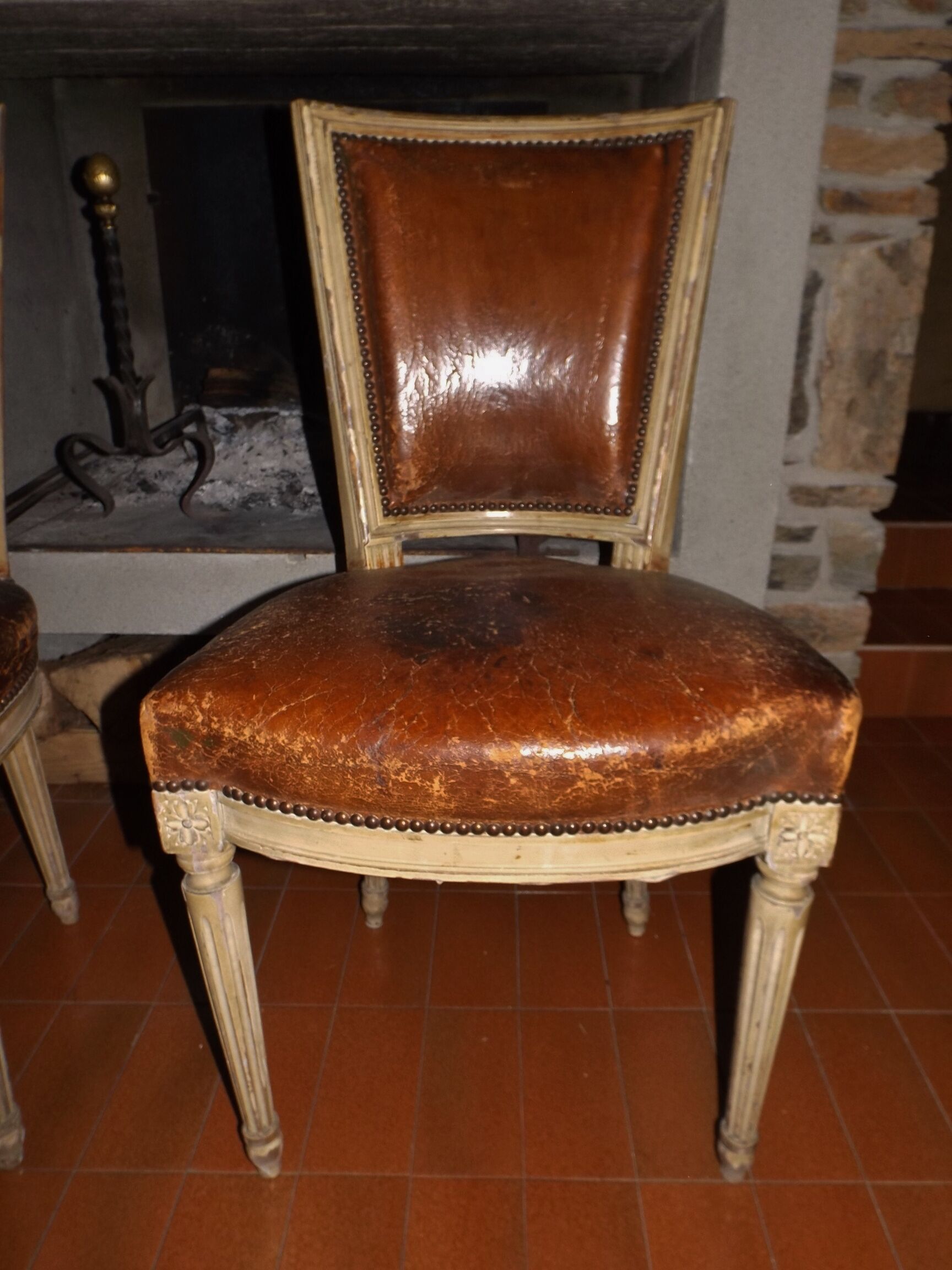 Pair of chairs carts Louis XVI garnish fine leather XIX