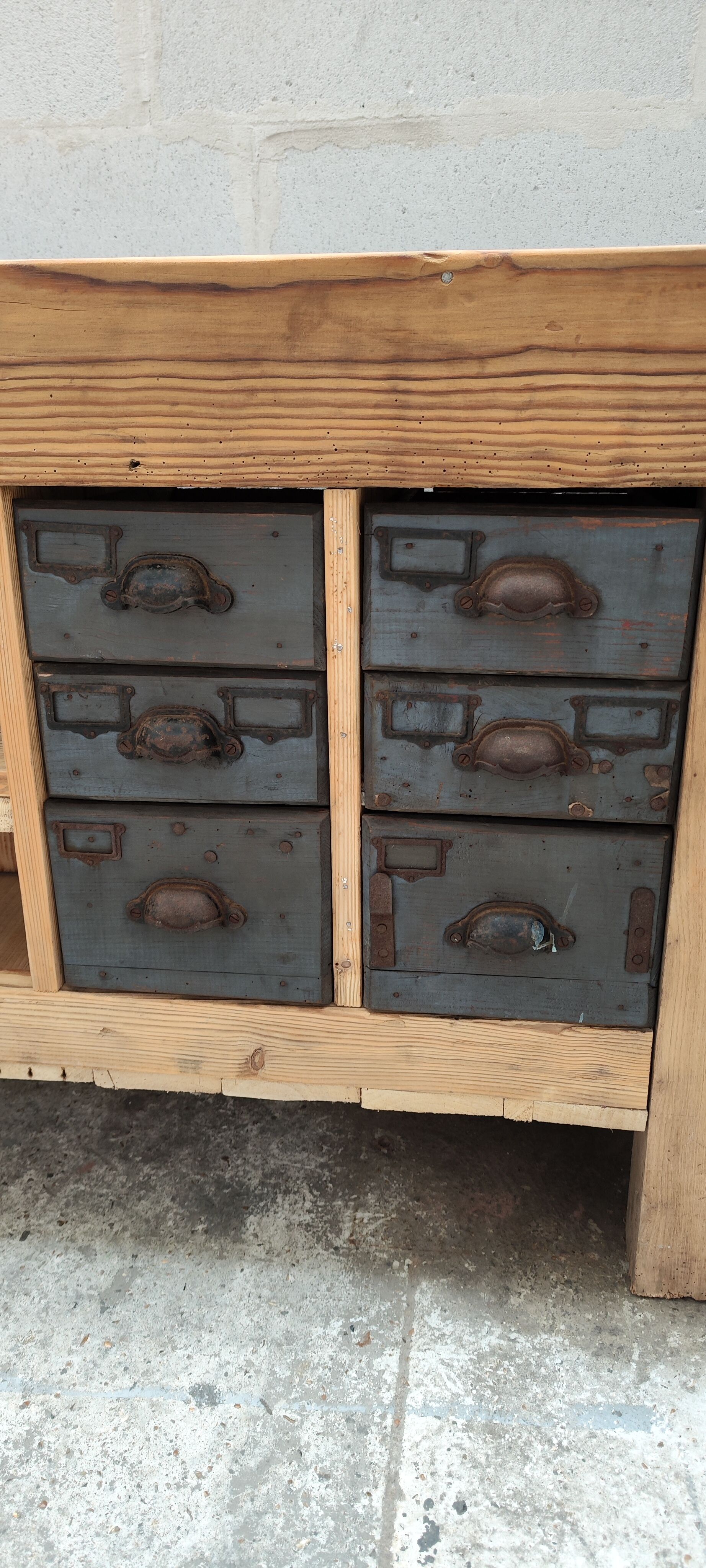 Carpenter's workbench