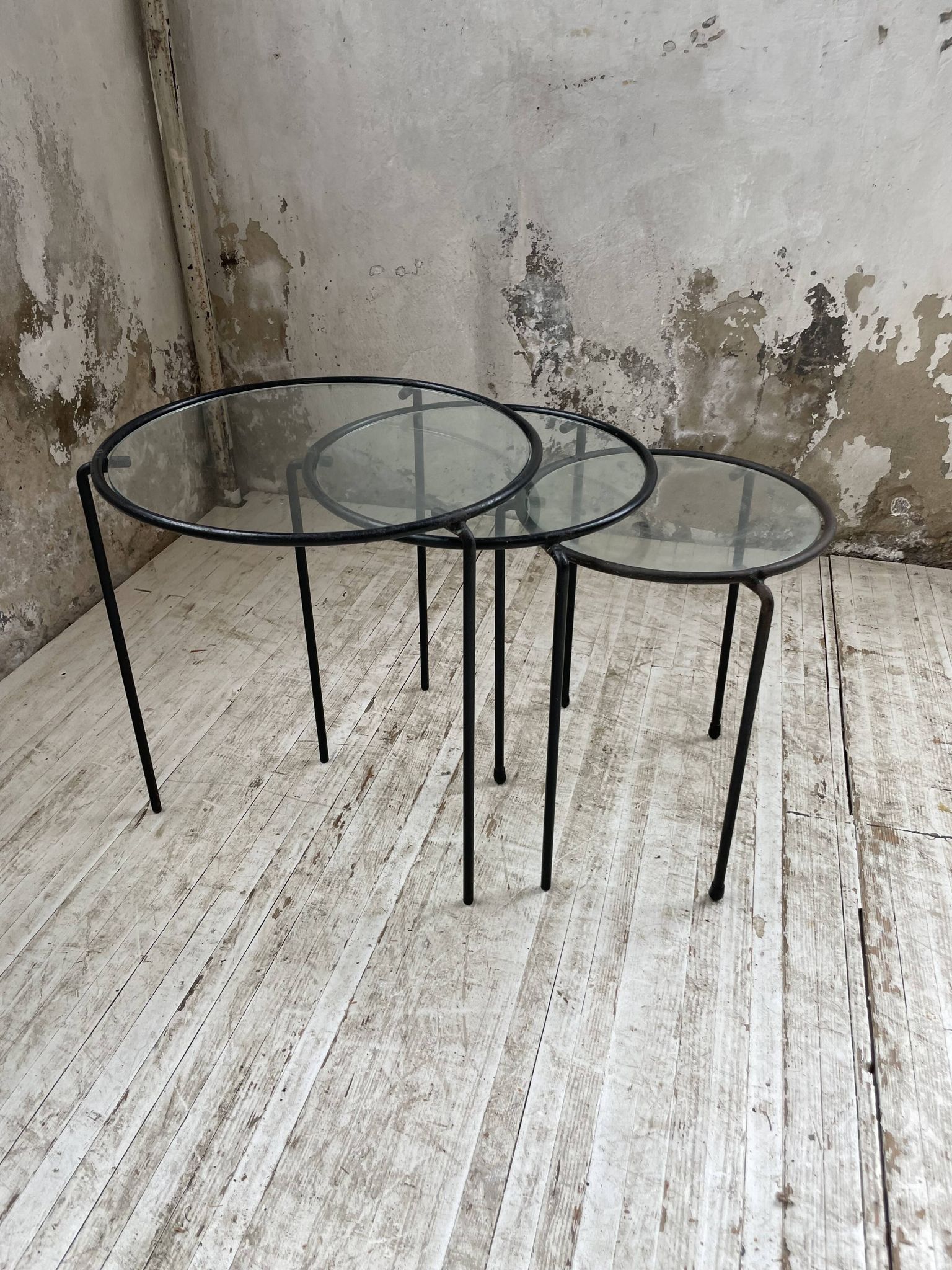 Tables basses gigogne métal et verre années 50