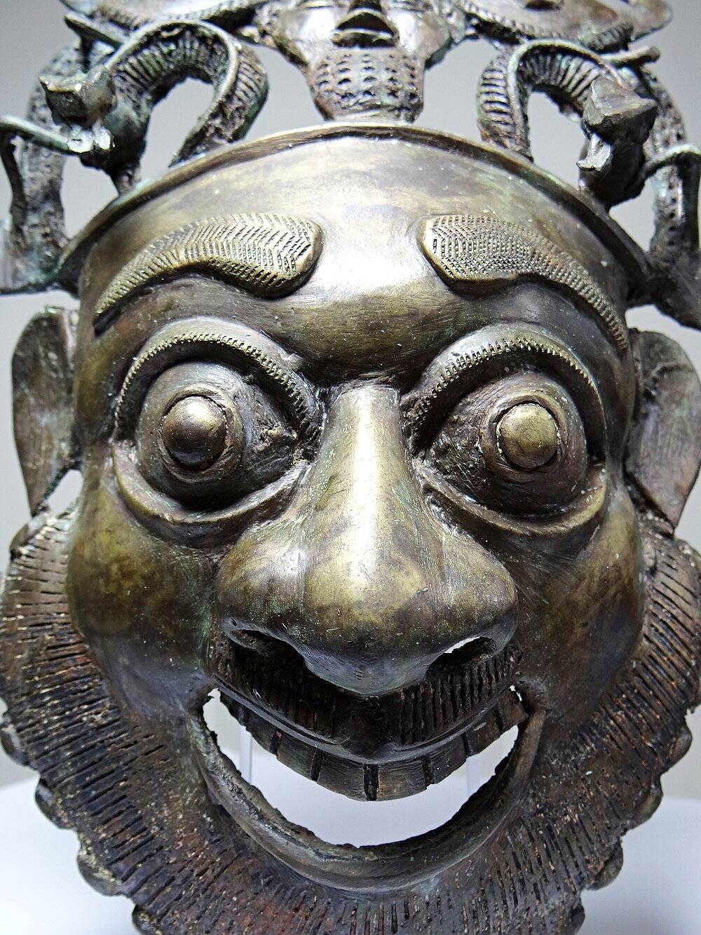 Masque africain en bronze vintage Bamoun, Cameroun