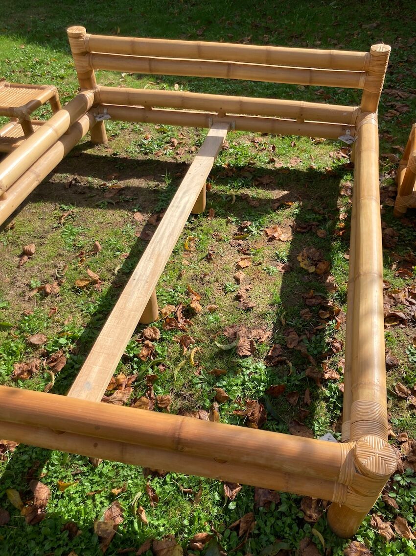 Vintage bed 160x200 and 2 bamboo bedsides