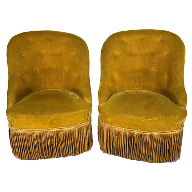 Paire de chauffeuses capitonnées velours jaune or