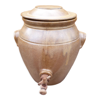 Vinegar maker stoneware with its lid