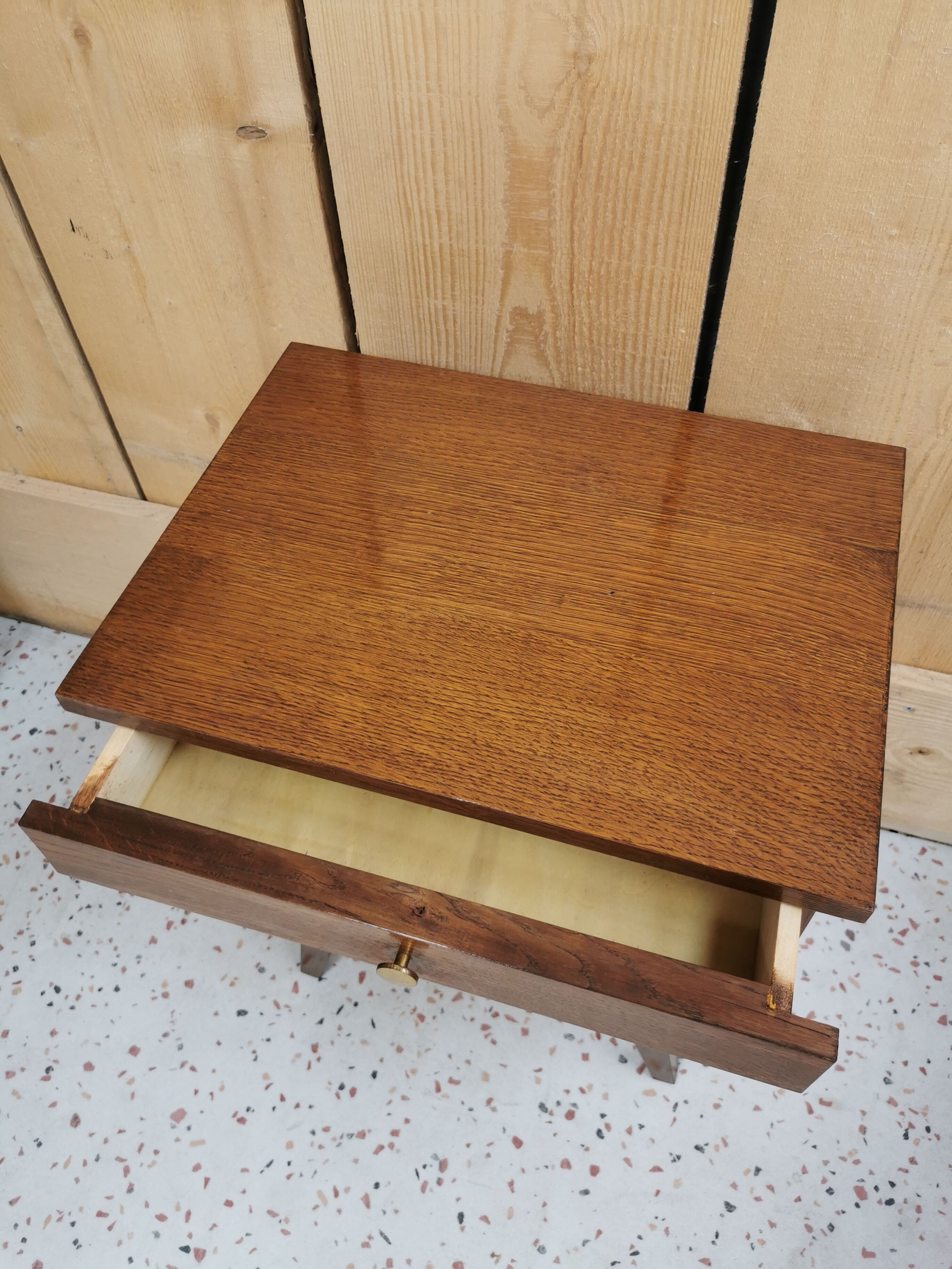 Bedside compass feet