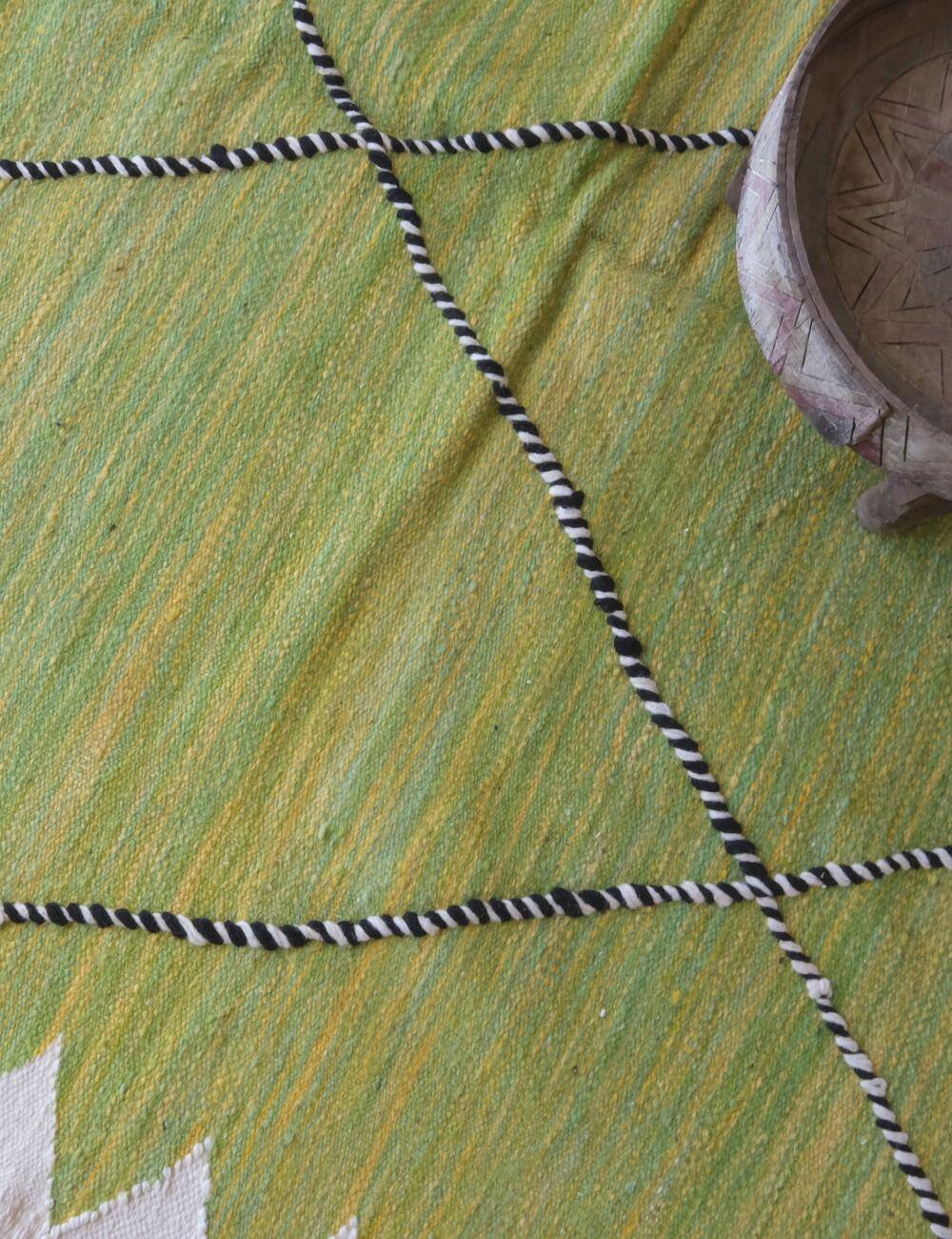 Lime green Kilim rug - 307 x 196 cm