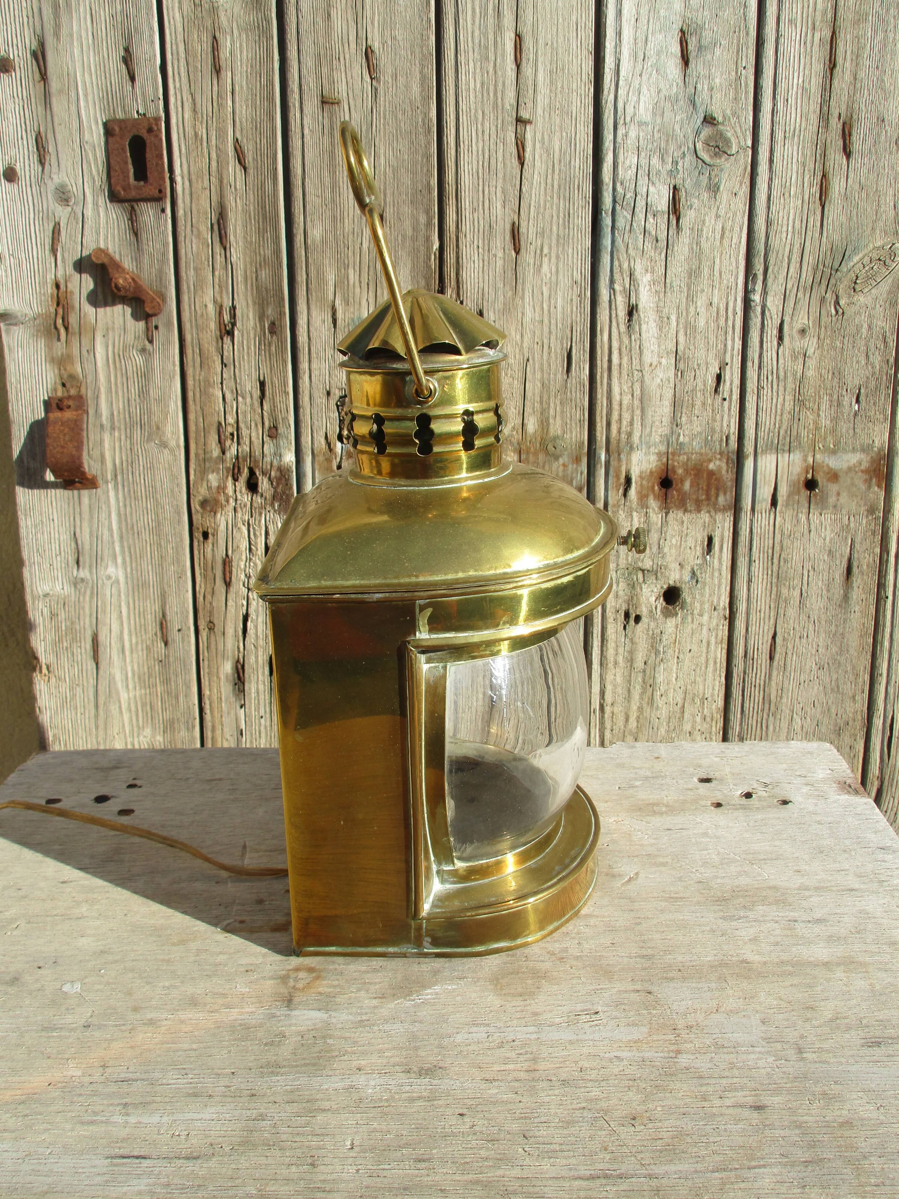 Brass boat tempete lamp