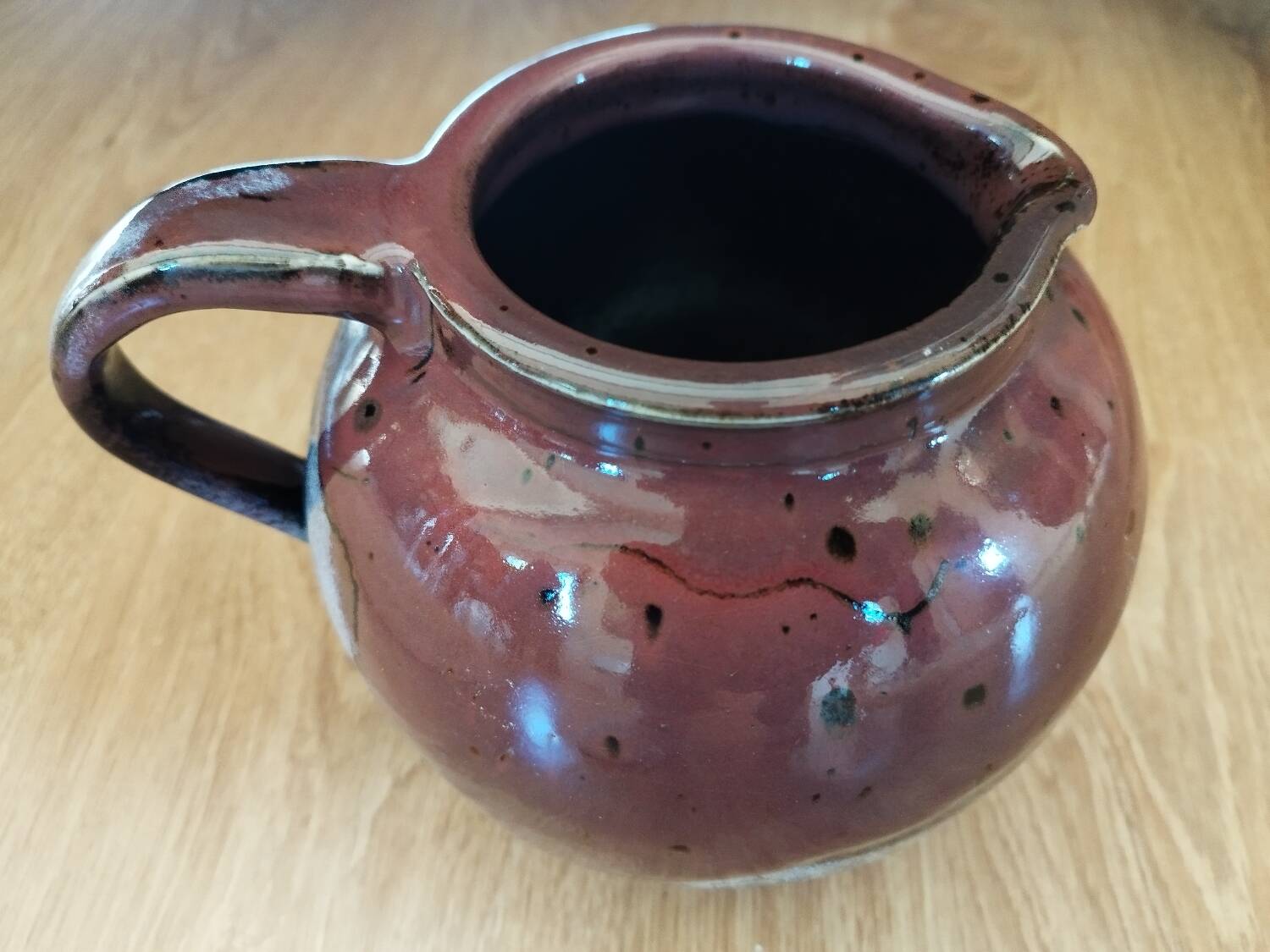 Stoneware pitcher by Matthieu Liévois in shades of red