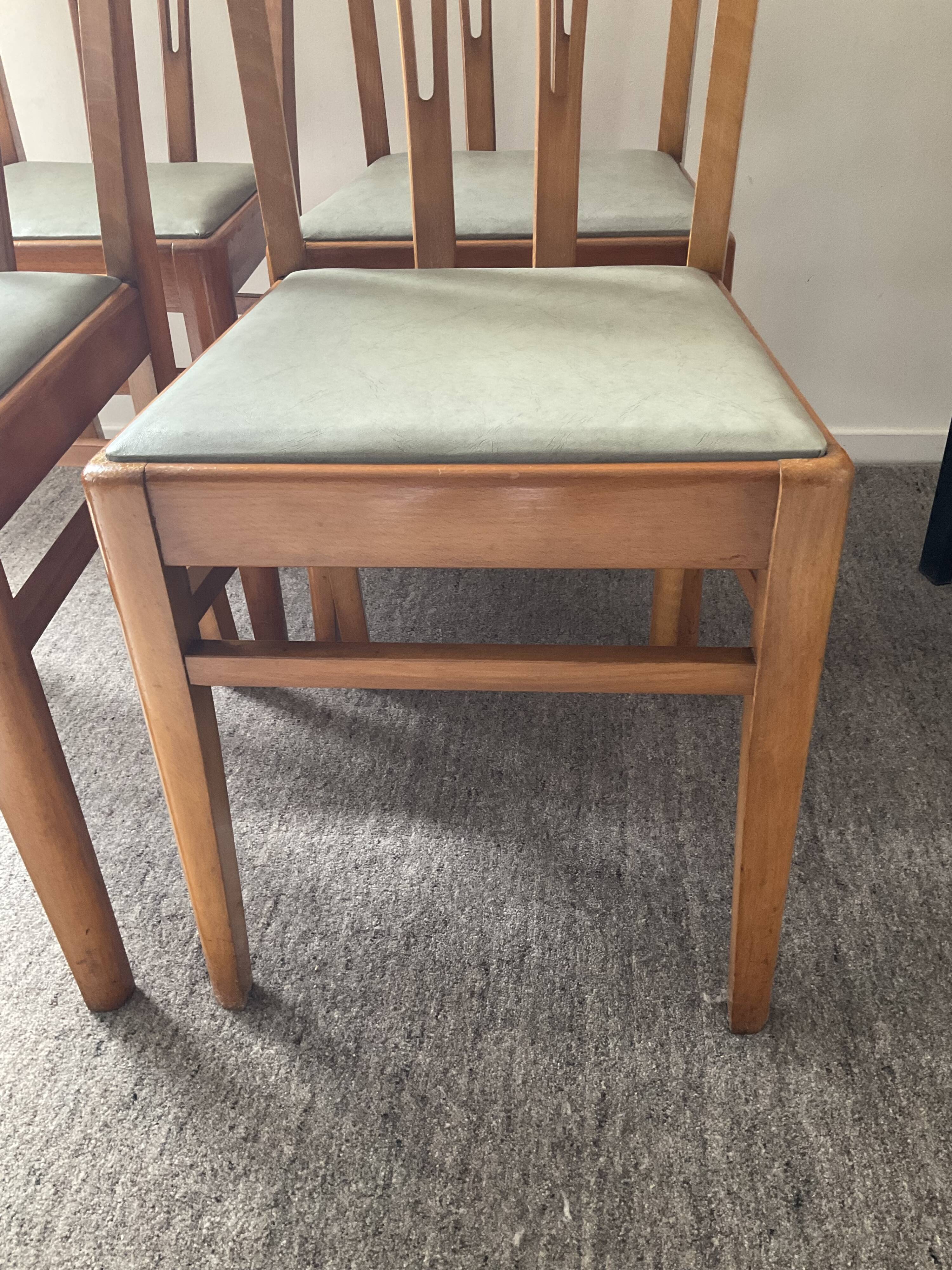 Series of 4 vintage chairs from the 60s-70s