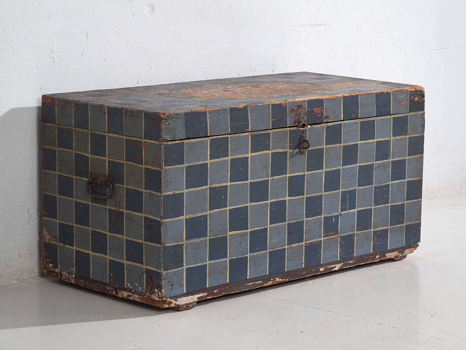 Antique painted trunk with geometric decoration (c.1920) #8