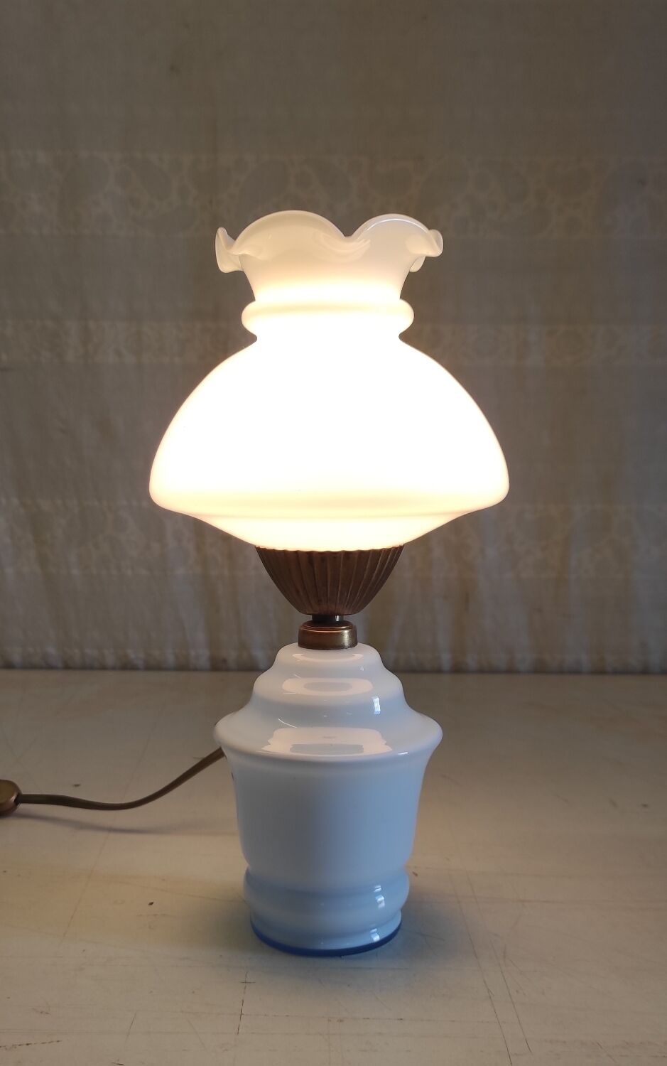 Table lamp in opaline - 1950s/60s