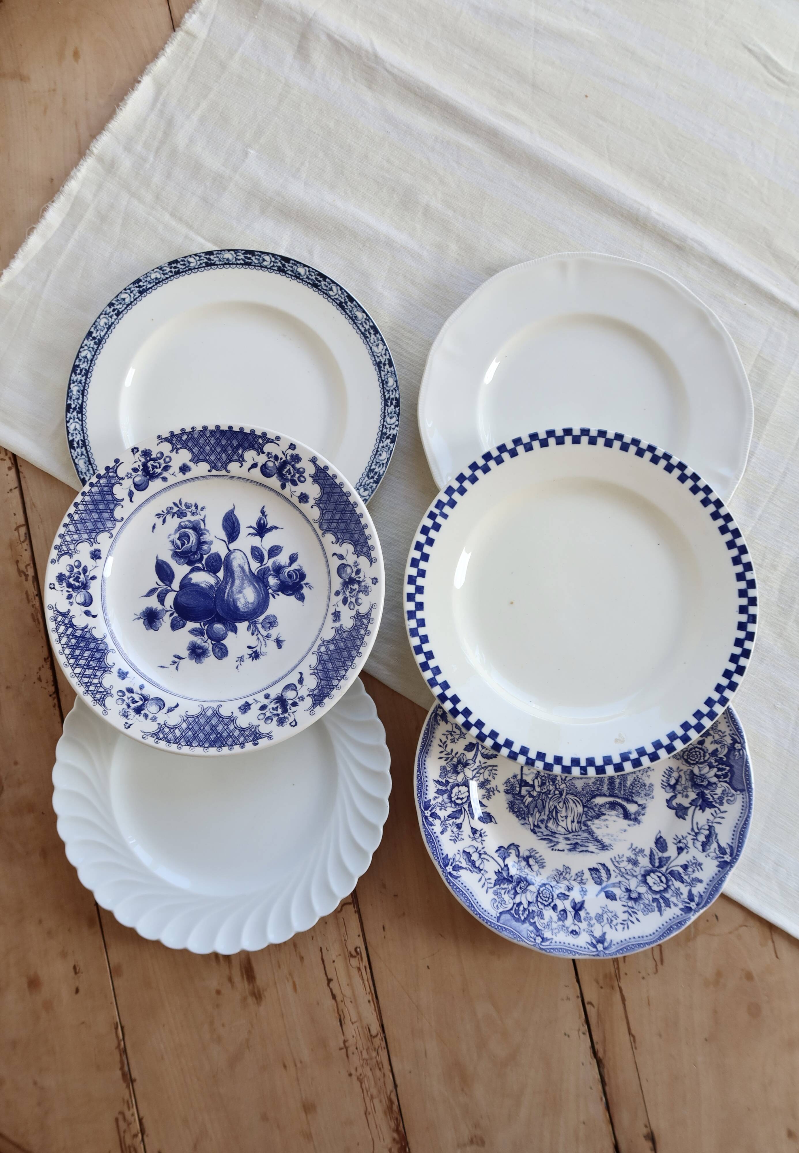 6 mismatched antique blue and white dinner plates – earthenware, porcelain