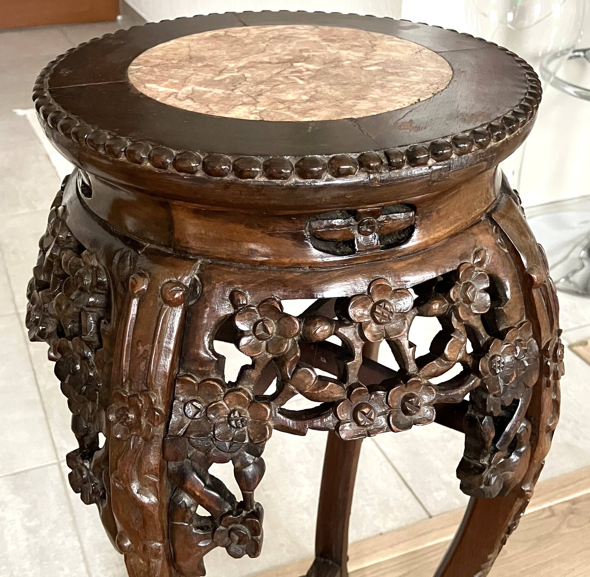 Chinese stool from the 19th century, made of wood and marble. In very good condition.