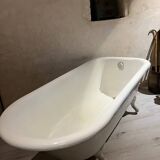 Cast iron lion's feet bathtub early 20th century