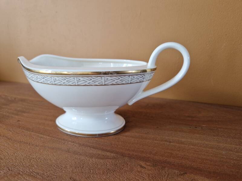 Villeroy and Boch - Kimono porcelain sauce boat, Château collection