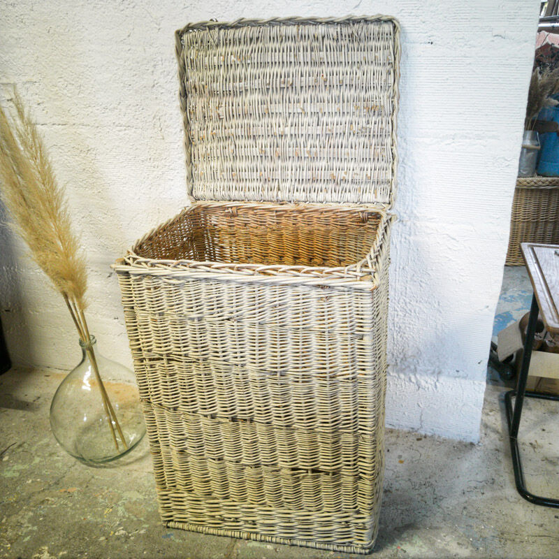 Large wicker panière