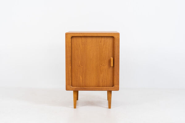 Cabinet avec porte tambour par CFC Silkeborg