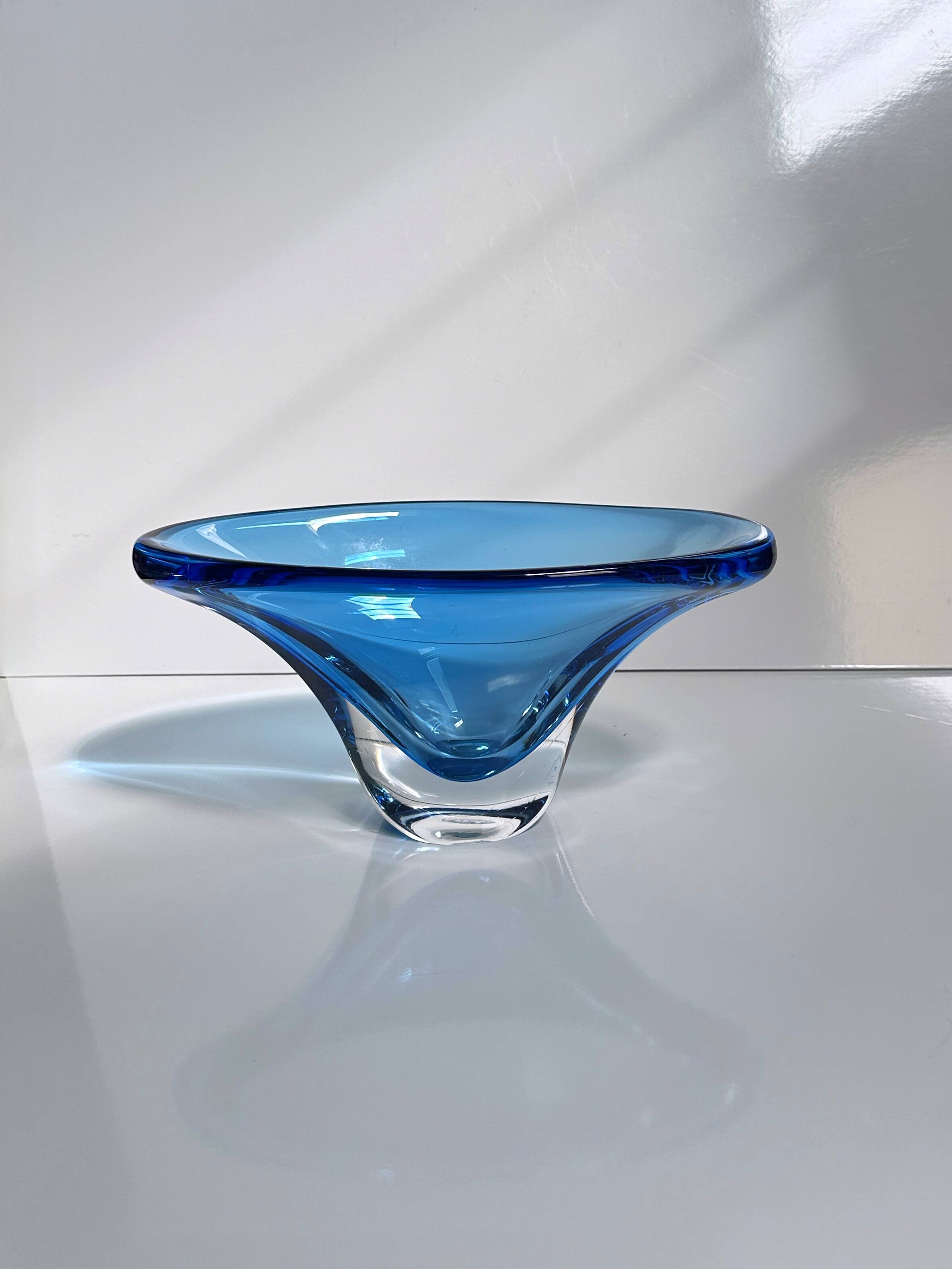 Large crystal glass fruit bowl by Focke & Meltzer Amsterdam