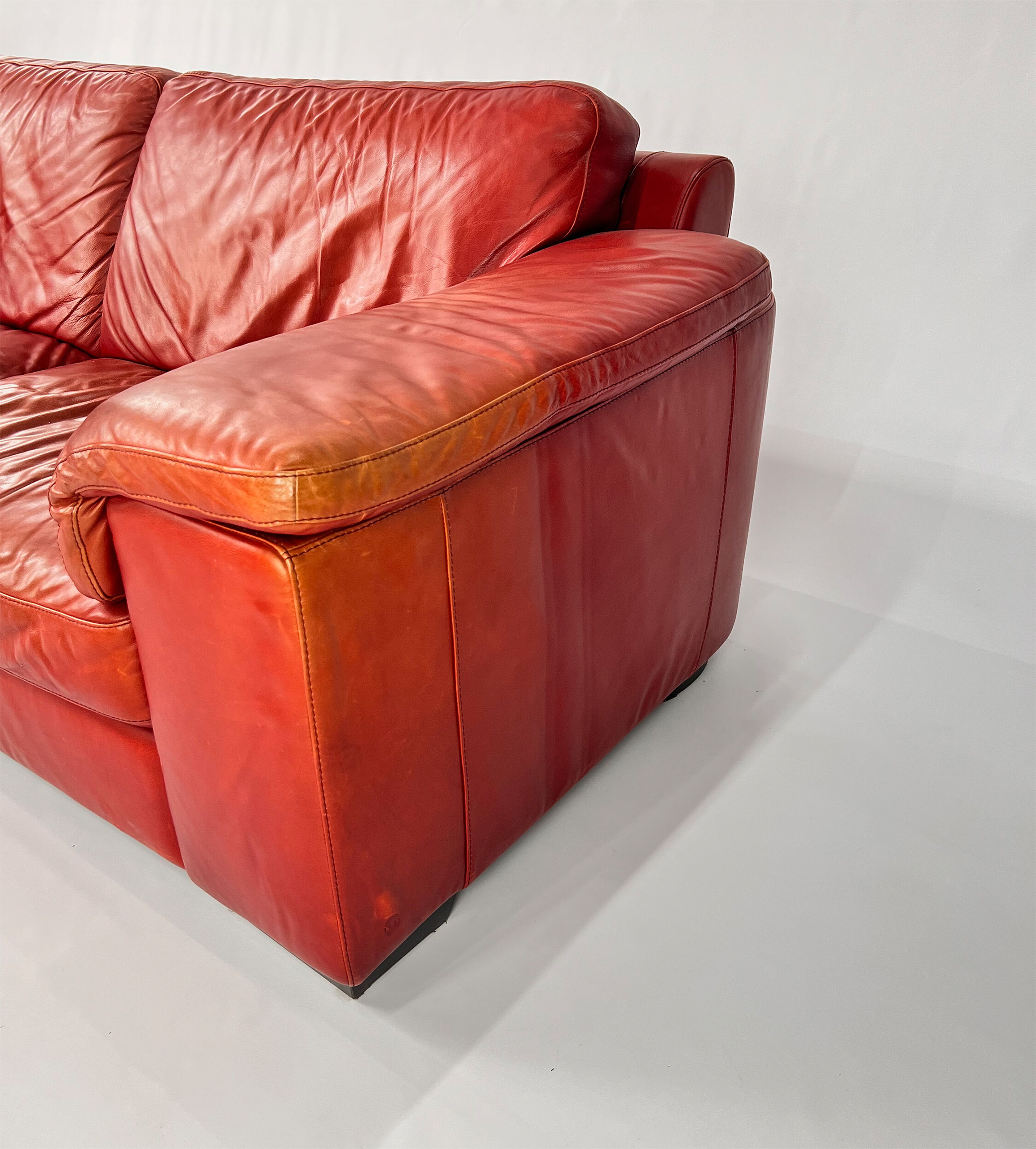 Postmodern italian leather sofa, 1980s