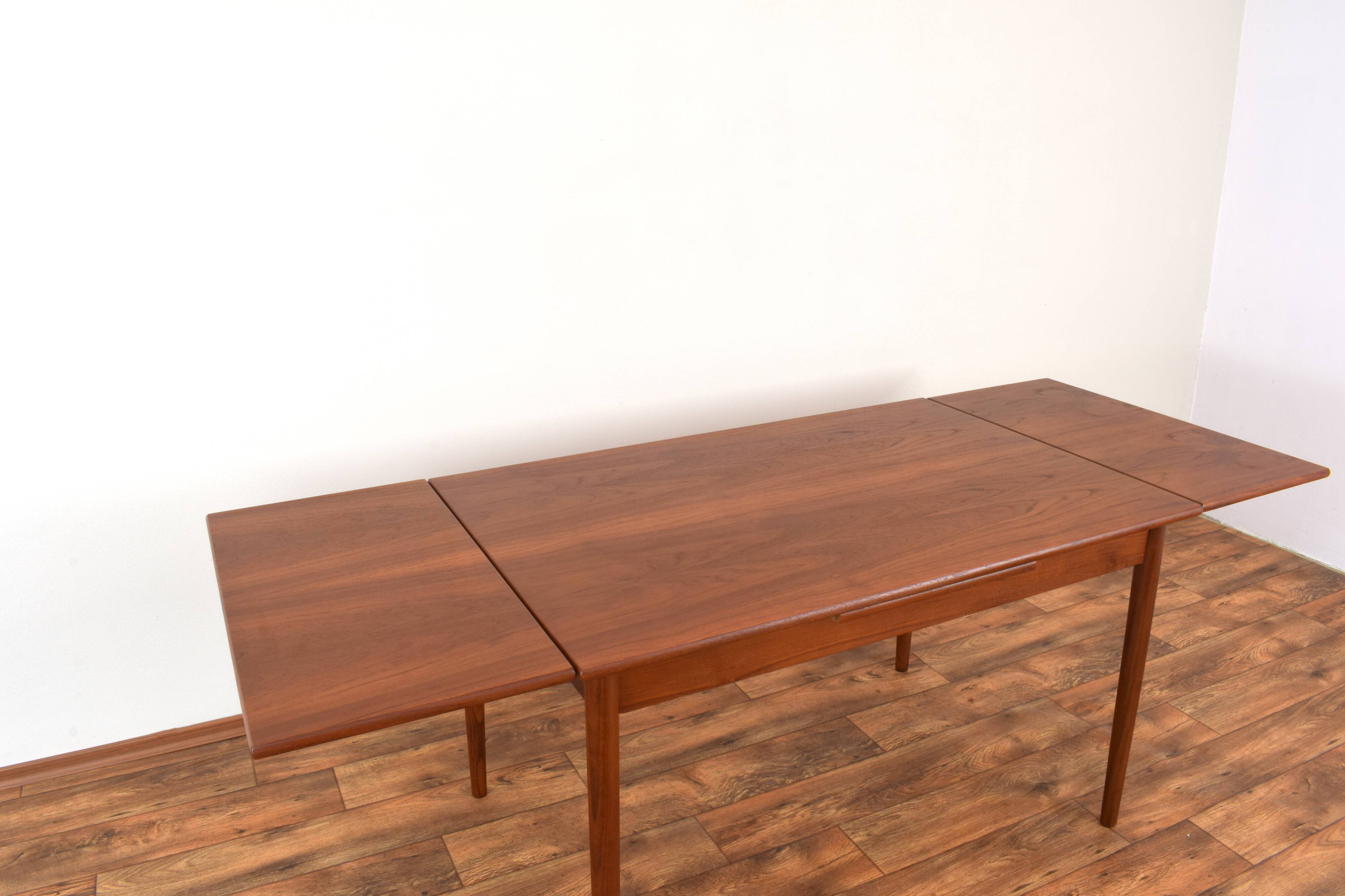 Mid-Century Danish Teak Extendable Dining Table, 1960s.