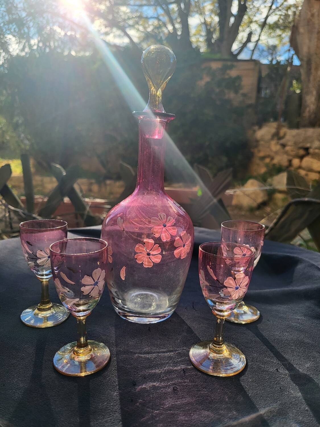 Enamelled pink liquor service