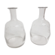 Paire de carafes en verre soufflé et taillé à décor de fleurs