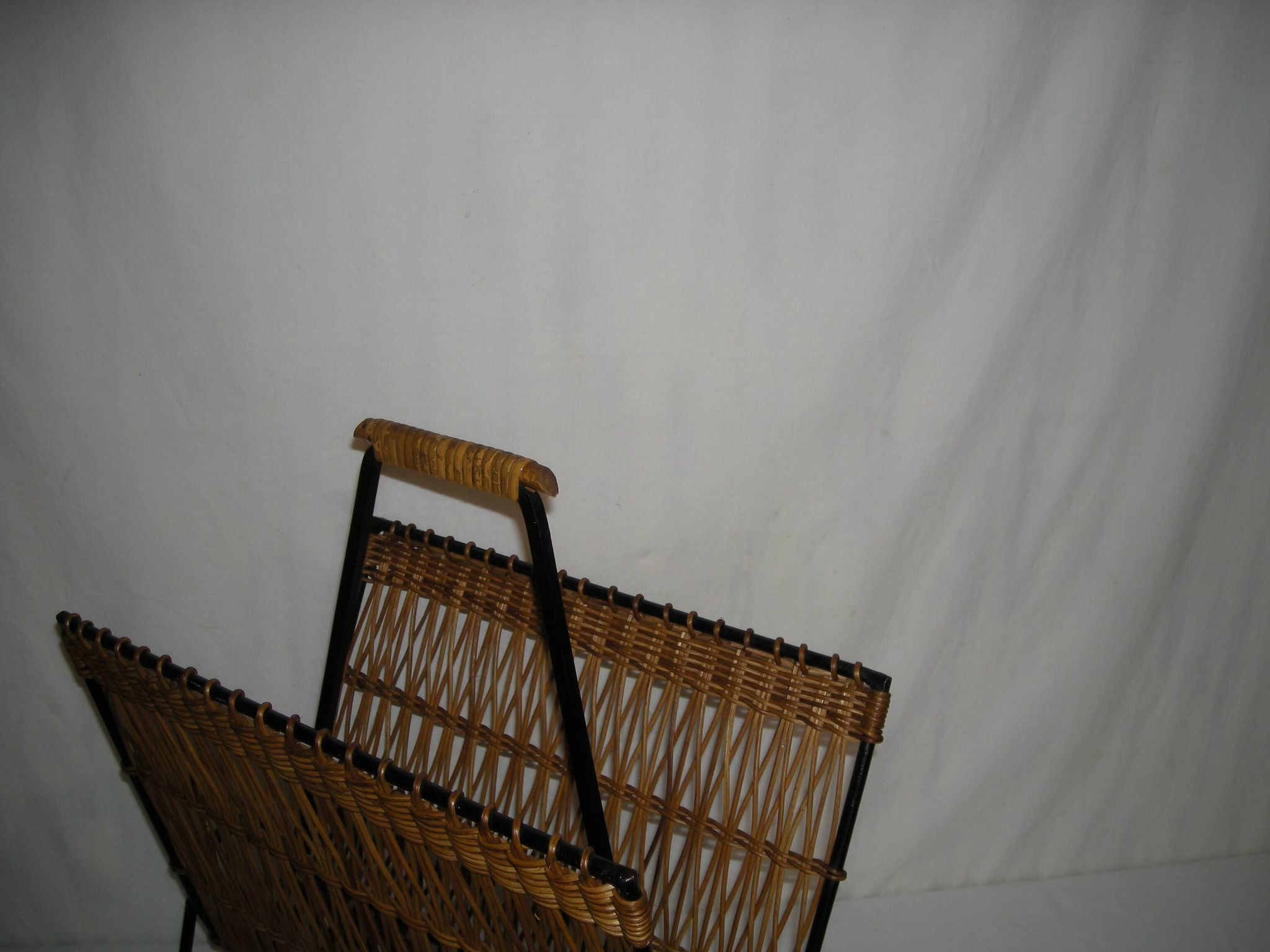 Porte-revue rotin des années 50